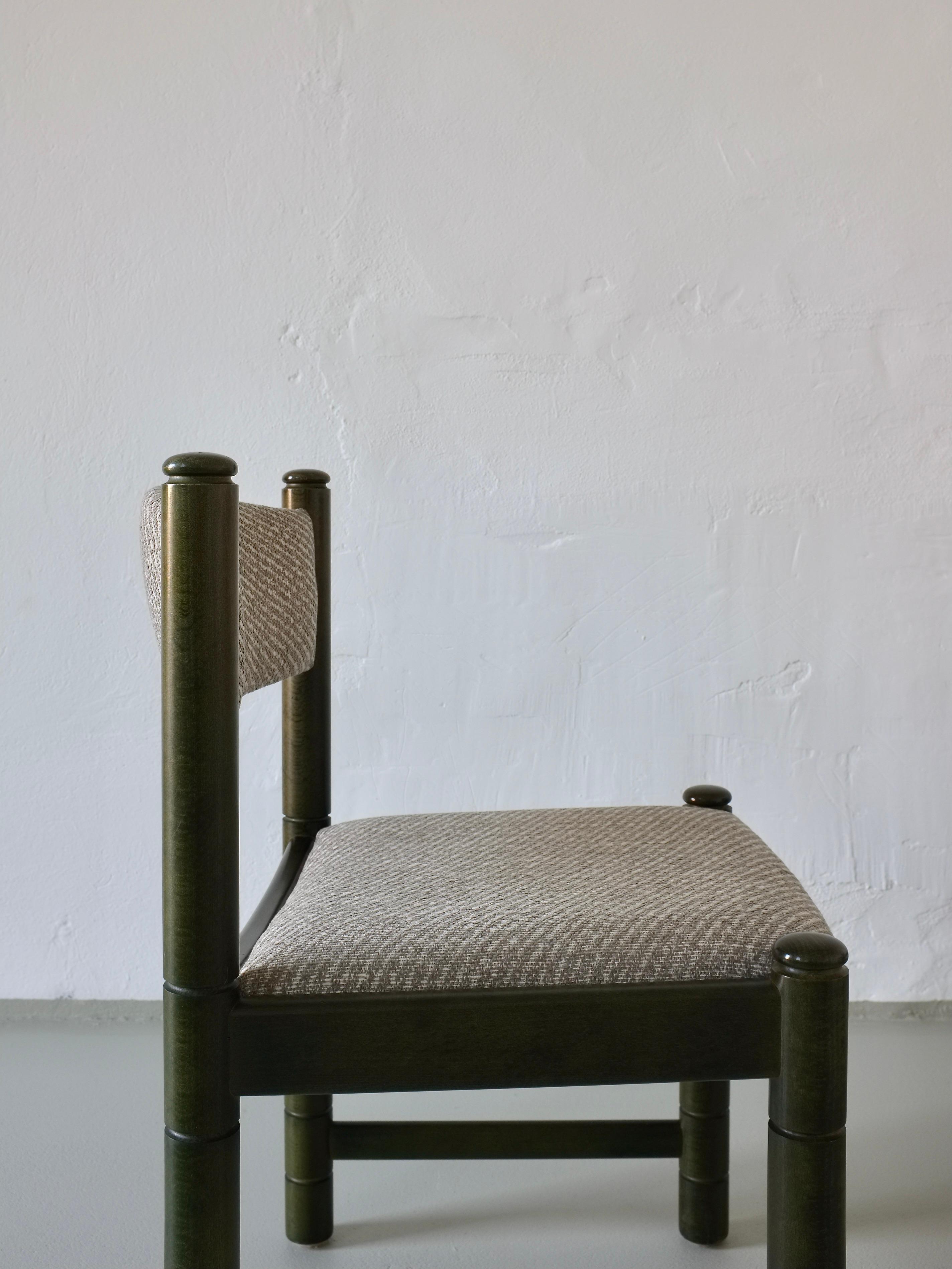 20ième siècle Ensemble de 4 chaises en bois sculpté vert, Scandinavie, années 1960 en vente