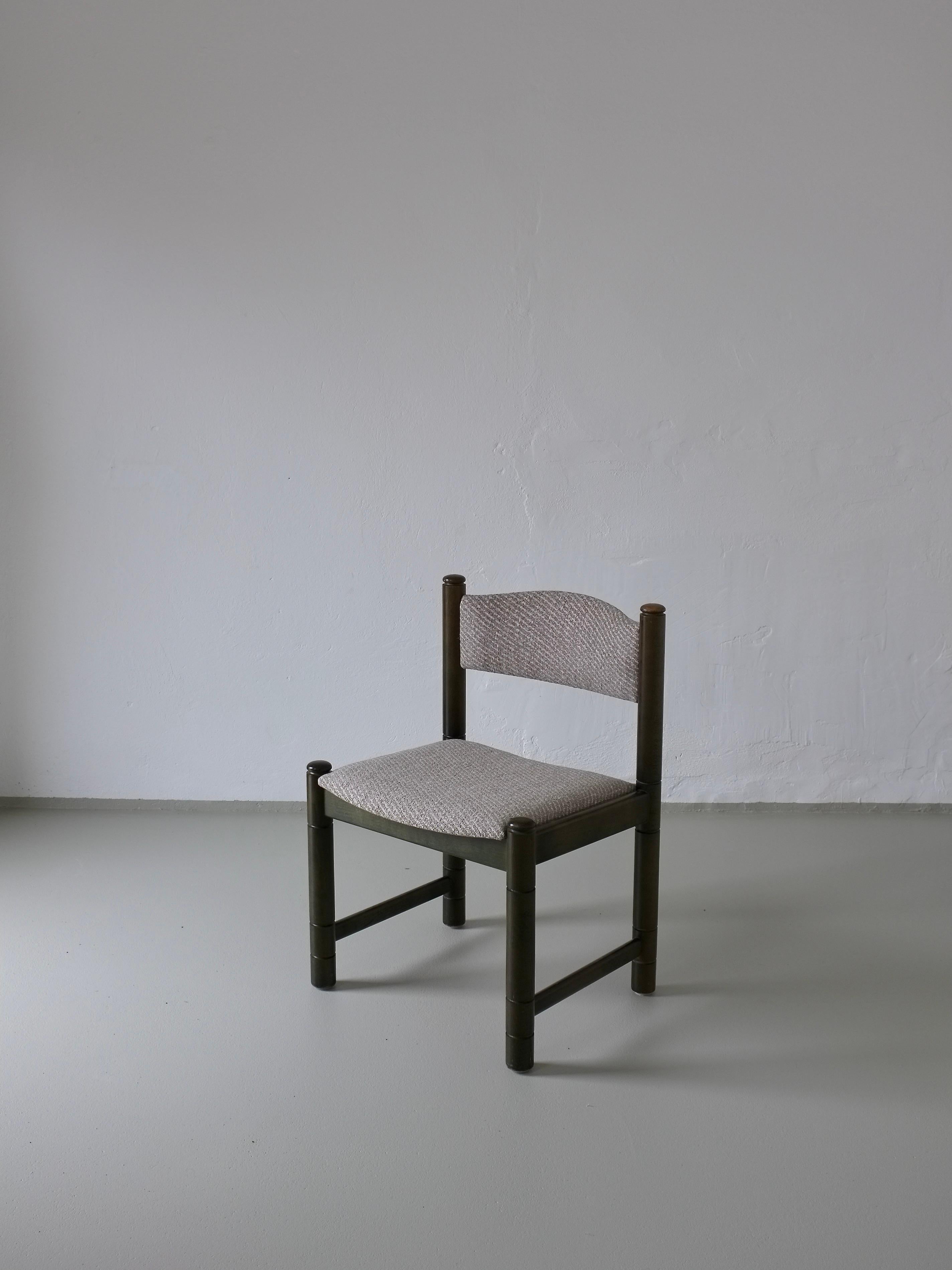 Tissu Ensemble de 4 chaises en bois sculpté vert, Scandinavie, années 1960 en vente