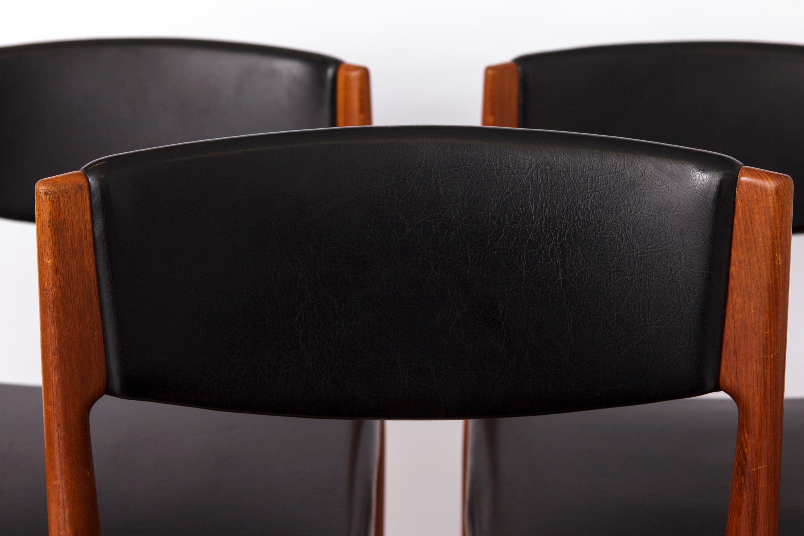 Set of 4 Vintage Teak Dining Chairs by Grete Jalk for Glostrup, 1960s

Bring a touch of authentic mid-century Danish elegance to your home with this beautiful set of four dining chairs, designed by the renowned Grete Jalk for Glostrup.
The listed