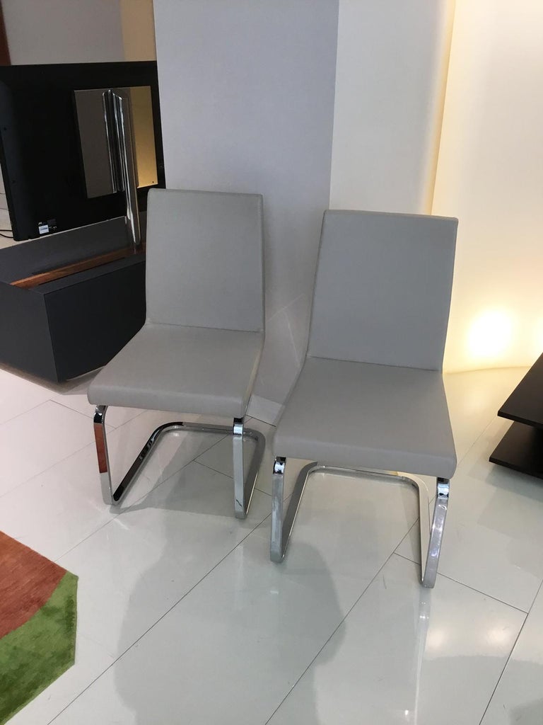 Set of 4 Grey Beige Leather Dining Chairs with Polished Chrome Cantilever Base For Sale 7