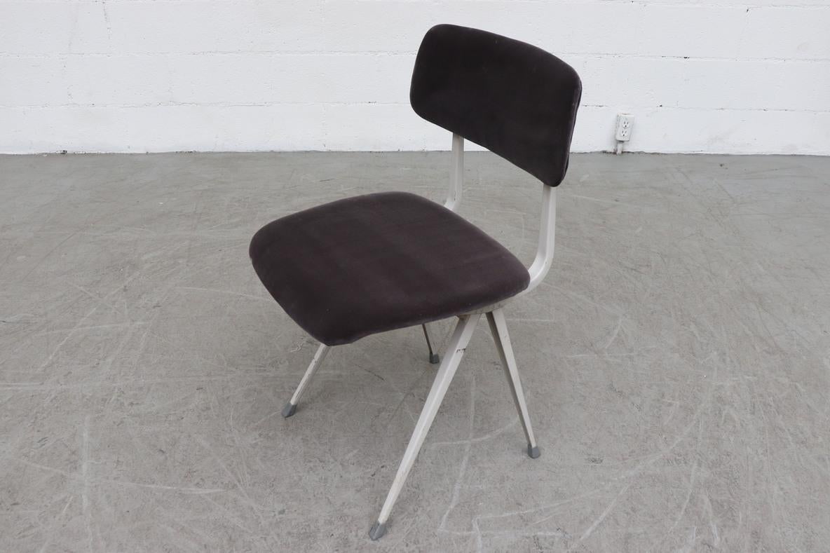 Set of 4 Grey Velvet Friso Kramer 'Result' Chairs for Ahrend de Cirkel In Good Condition For Sale In Los Angeles, CA