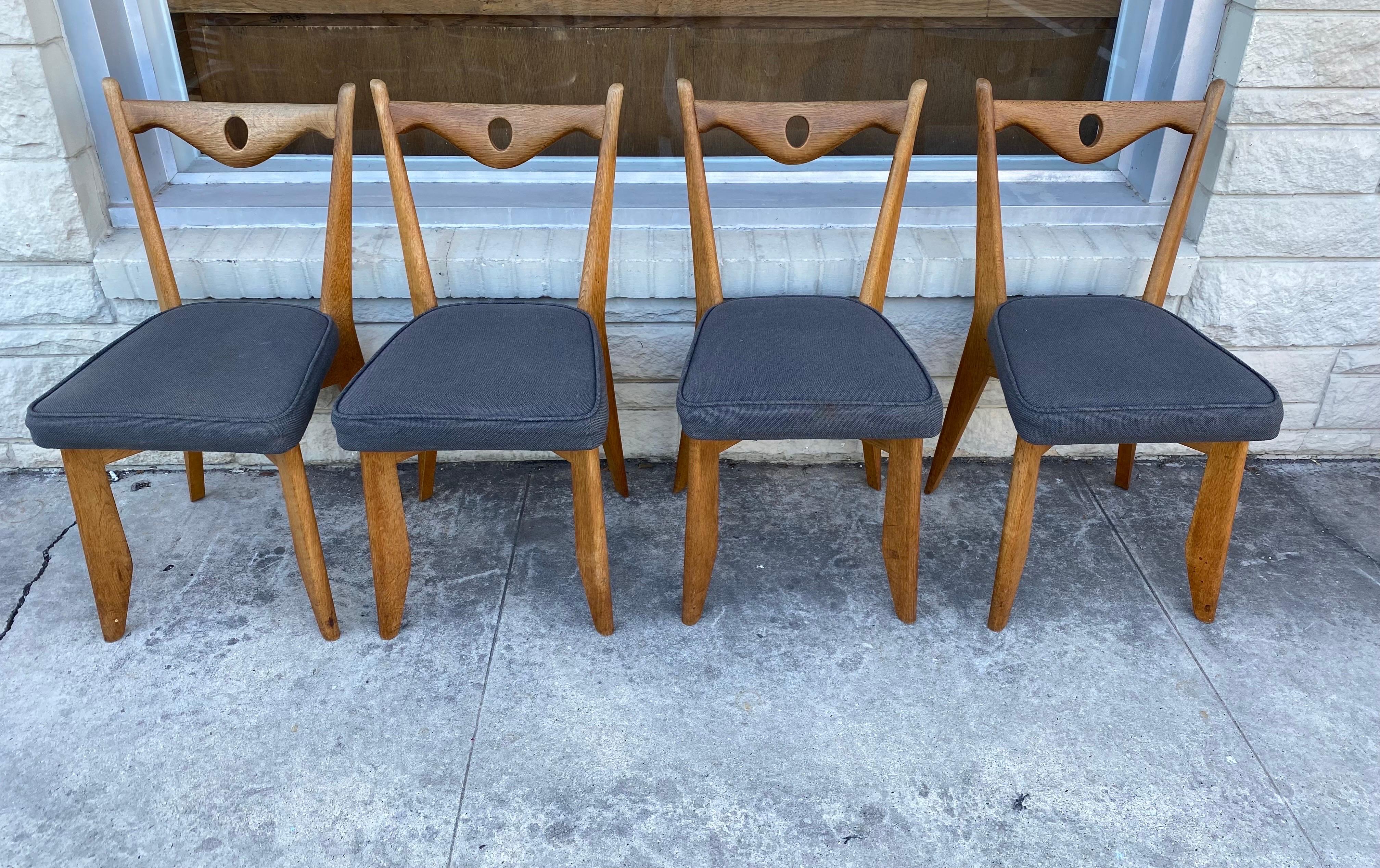 Tissu Ensemble de 4 chaises de salle à manger Guillerme et Chambron, France en vente