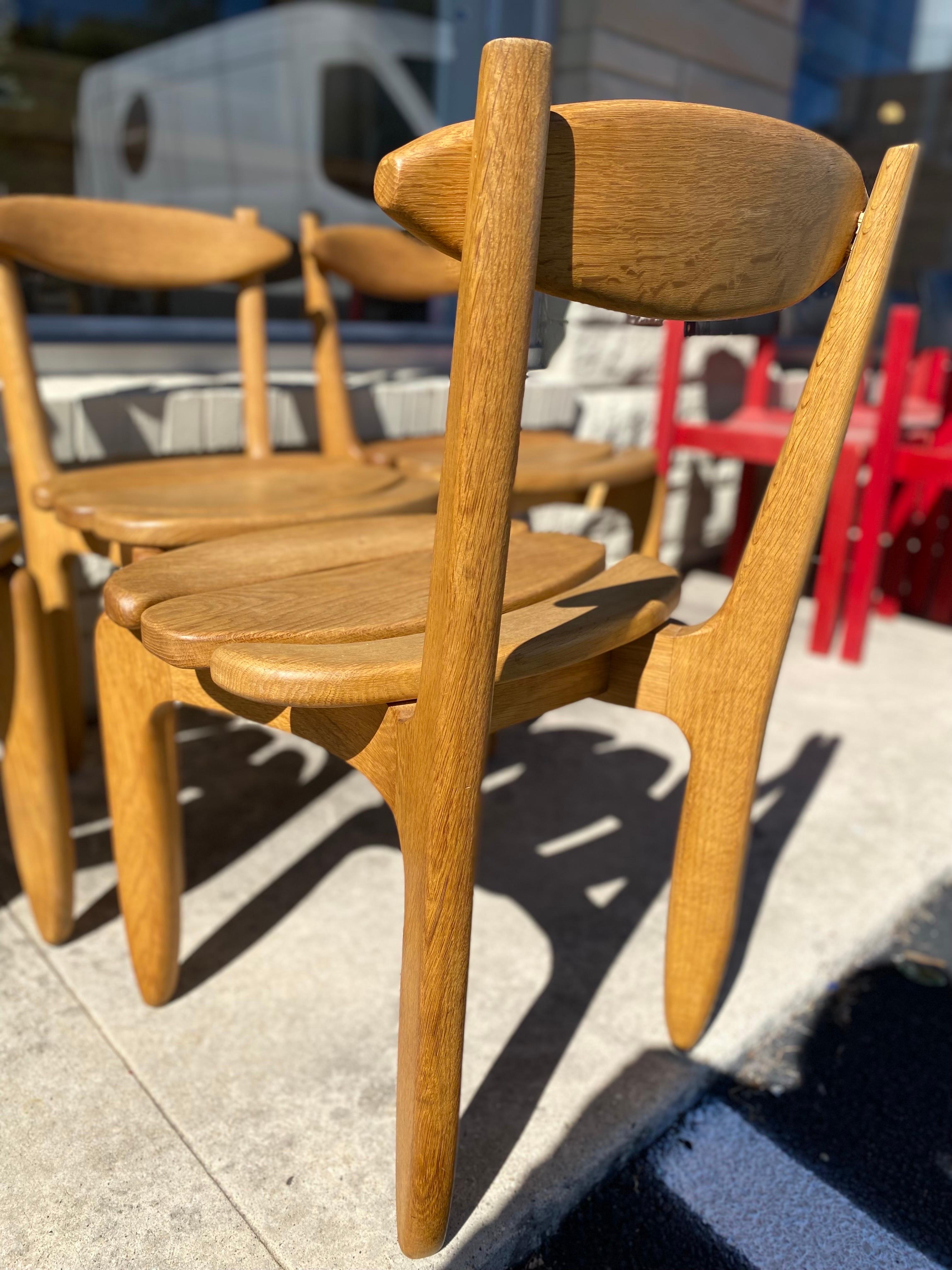 Set of 4 Guillerme et Chambron 'Thierry' Dining Chairs Made of Solid Oak In Good Condition For Sale In San Antonio, TX