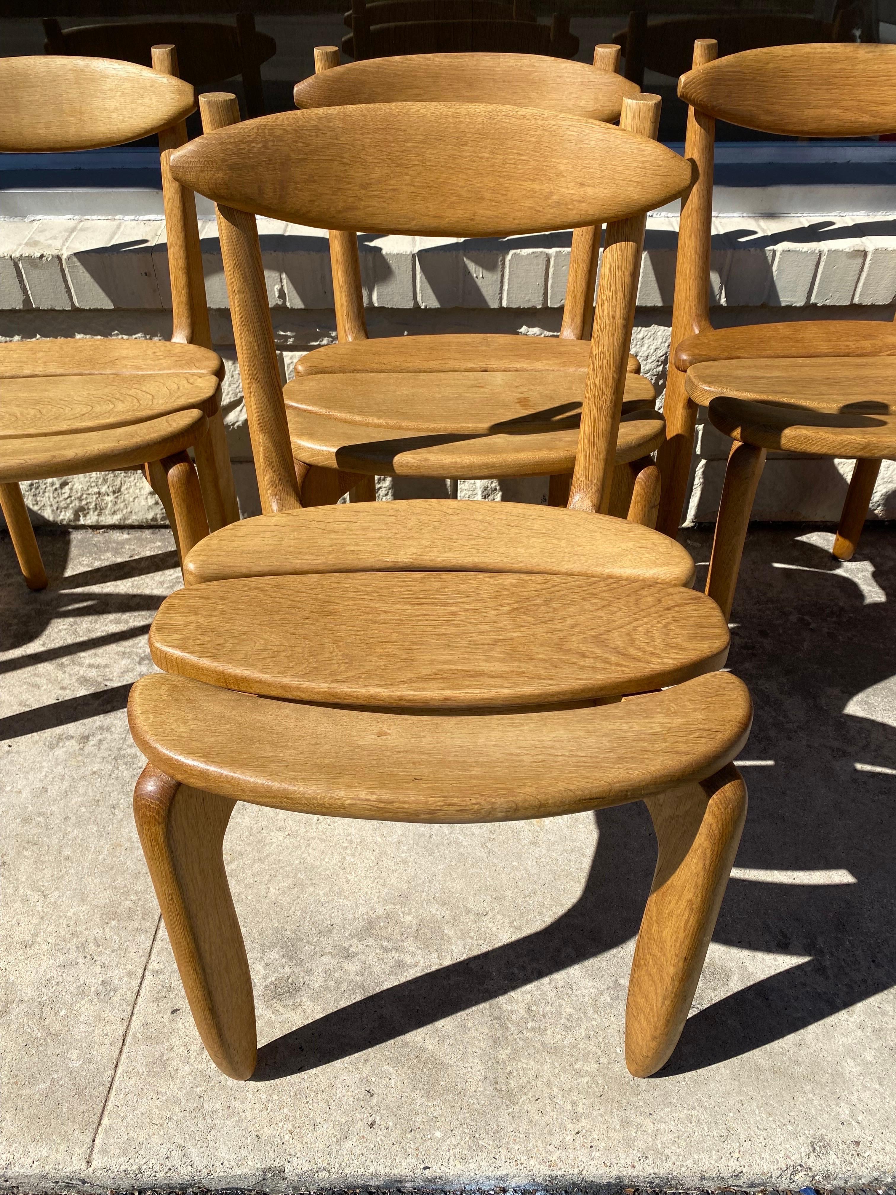 20th Century Set of 4 Guillerme et Chambron 'Thierry' Dining Chairs Made of Solid Oak For Sale