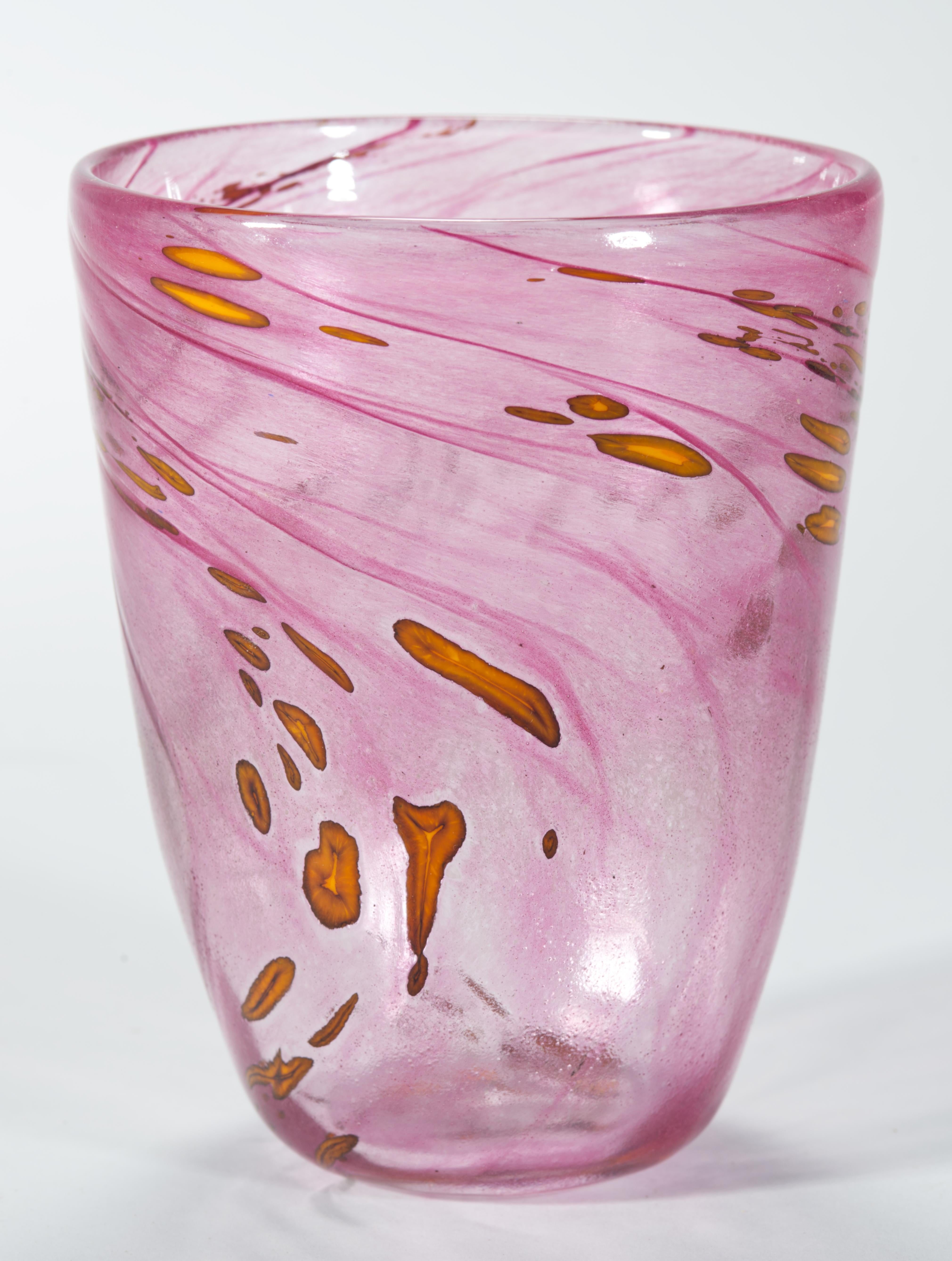 Organique Ensemble de 4 verres à pied soufflés à la main, verre d'art américain Studio A 1988 en vente