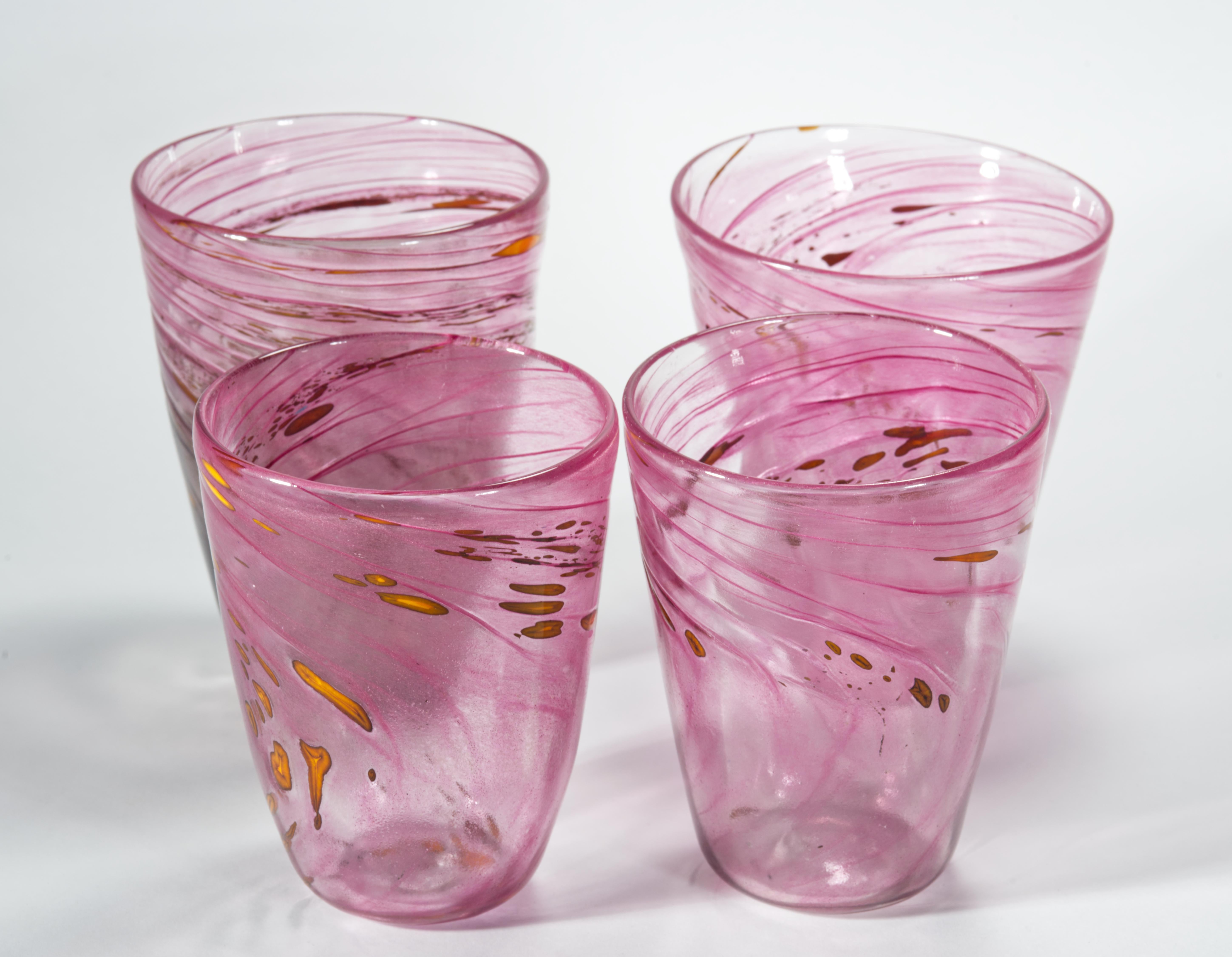 20ième siècle Ensemble de 4 verres à pied soufflés à la main, verre d'art américain Studio A 1988 en vente