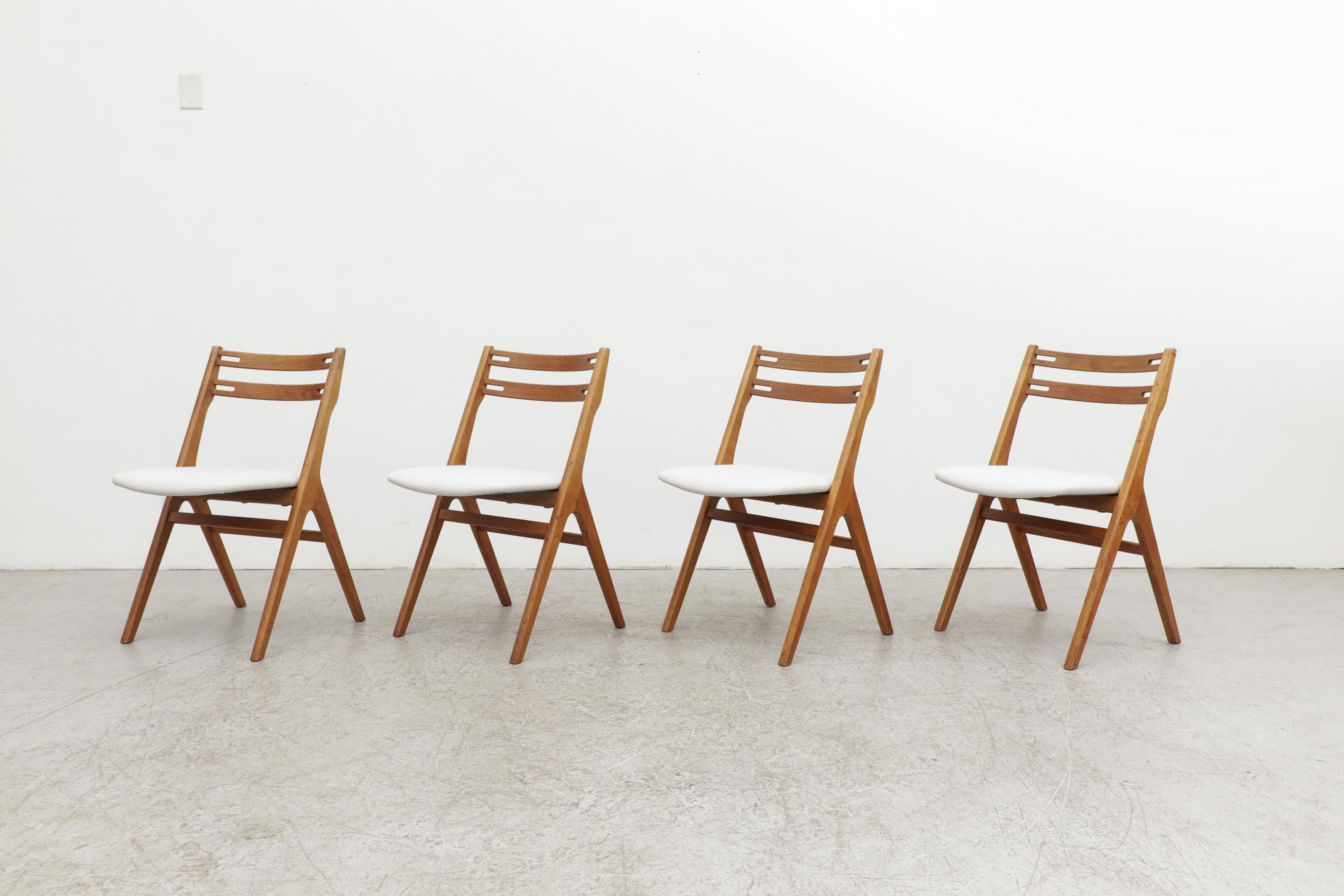 Mid-Century Modern Set of 4 Hans Wegner Inspired Oak Dining Chairs by Sibast with White Seats For Sale