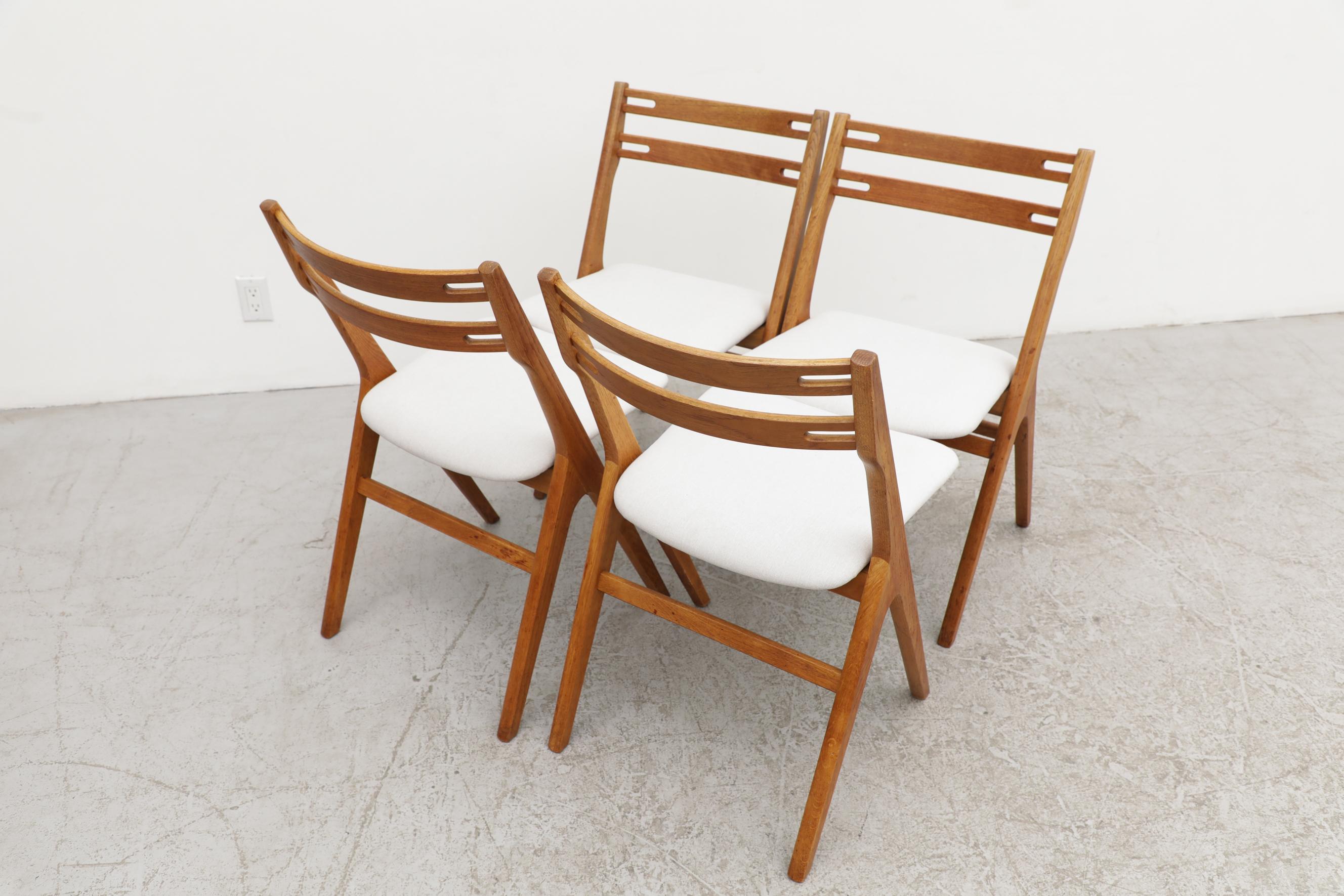 Set of 4 Hans Wegner Inspired Oak Dining Chairs by Sibast with White Seats For Sale 3