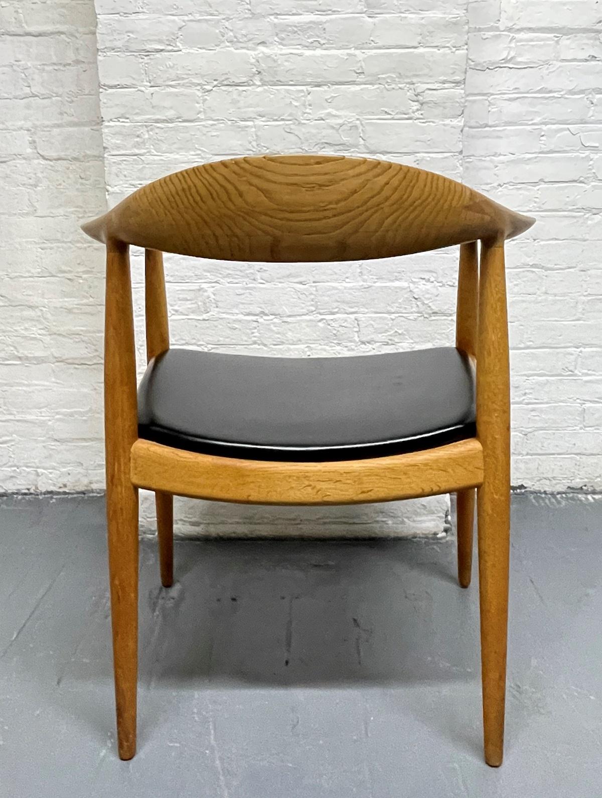 Leather Set of 4 Hans Wegner Round Chairs for Johannes Hansen For Sale
