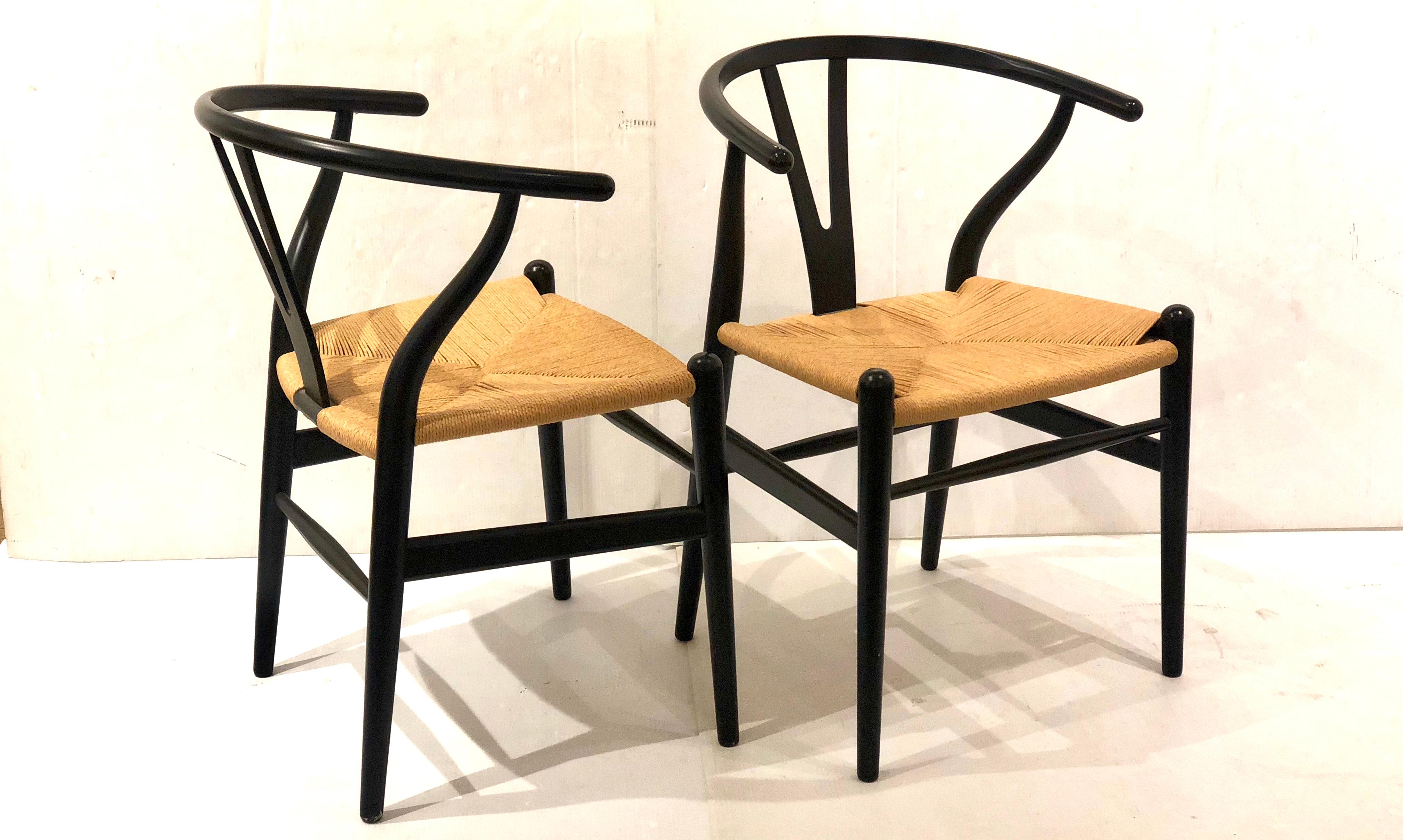 Scandinavian Modern Set of 4 Hans Wegner Wishbone Chairs for Carl Hansen & Son