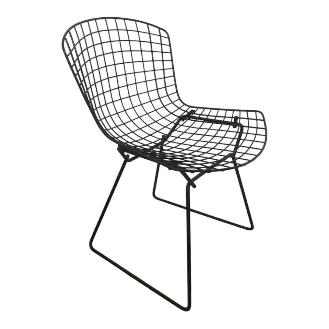 This is a set of 4 Bertoia side chairs, model 420C, originally designed by Harry Bertoia for Knoll in 1952. We believe this set dates to the 80s or 90s, as their seat/base connectors are of the extended tab variety. 

The chairs retain their