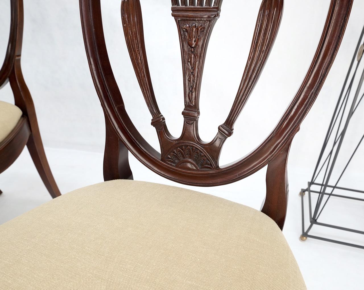 Set of 4 Heart Shape Shield Back Carved Mahogany Federal Chairs New Linen Uphols In Good Condition For Sale In Rockaway, NJ