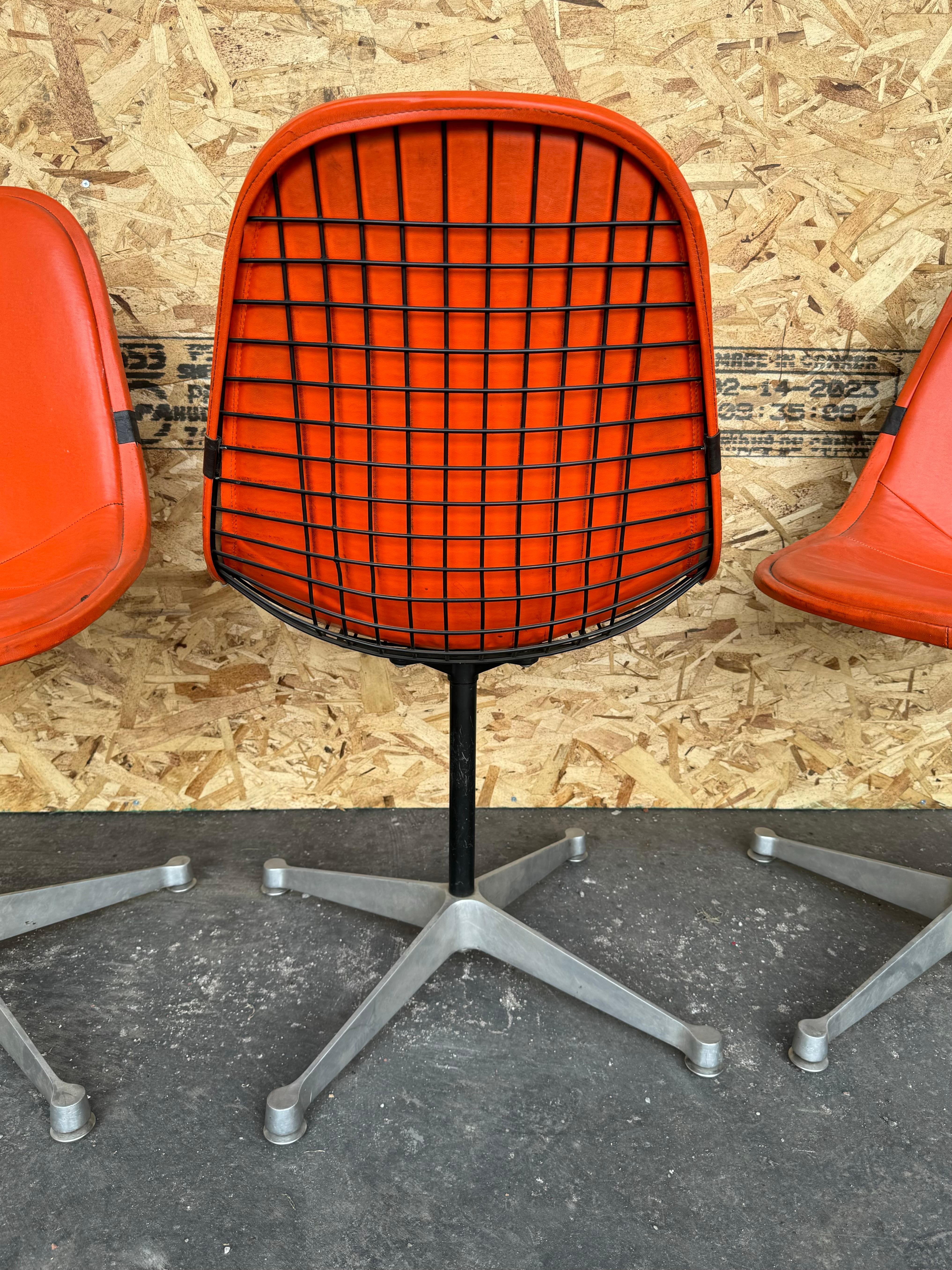 Mid-Century Modern Set of 4 Herman Miller Eames Orange Pad Swivel PKC1 aluminum base Dining Chairs For Sale
