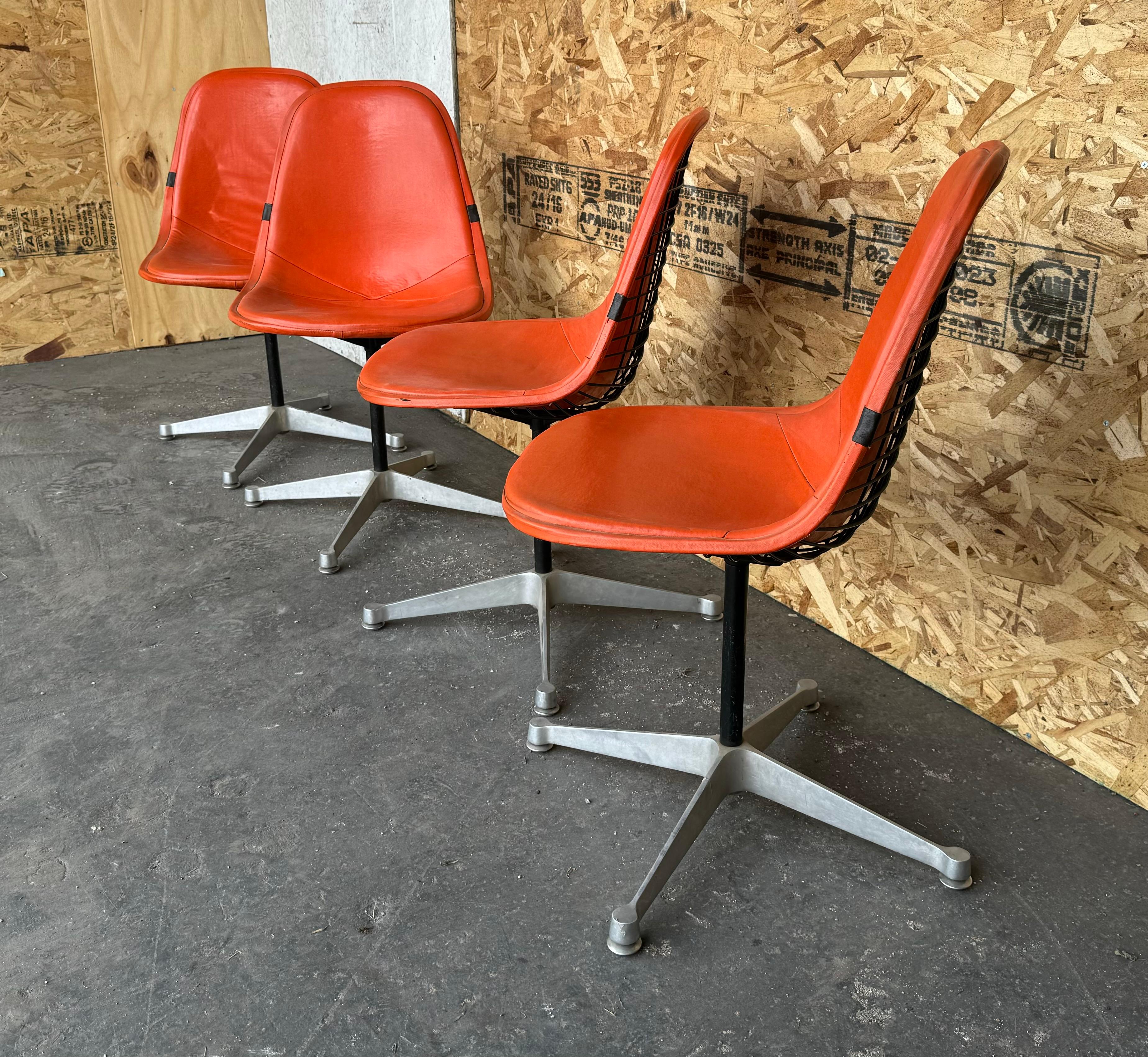 Set of 4 Herman Miller Eames Orange Pad Swivel PKC1 aluminum base Dining Chairs In Good Condition For Sale In Buffalo, NY