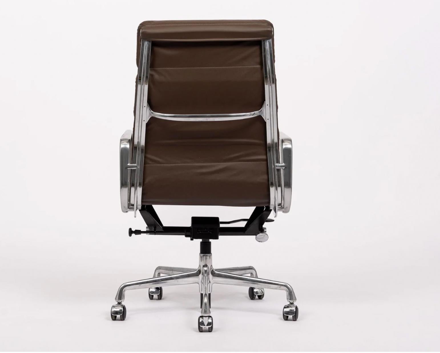 Set de 4 - Herman Miller Eames Soft Pad - Piel marrón Siglo XXI y contemporáneo en venta