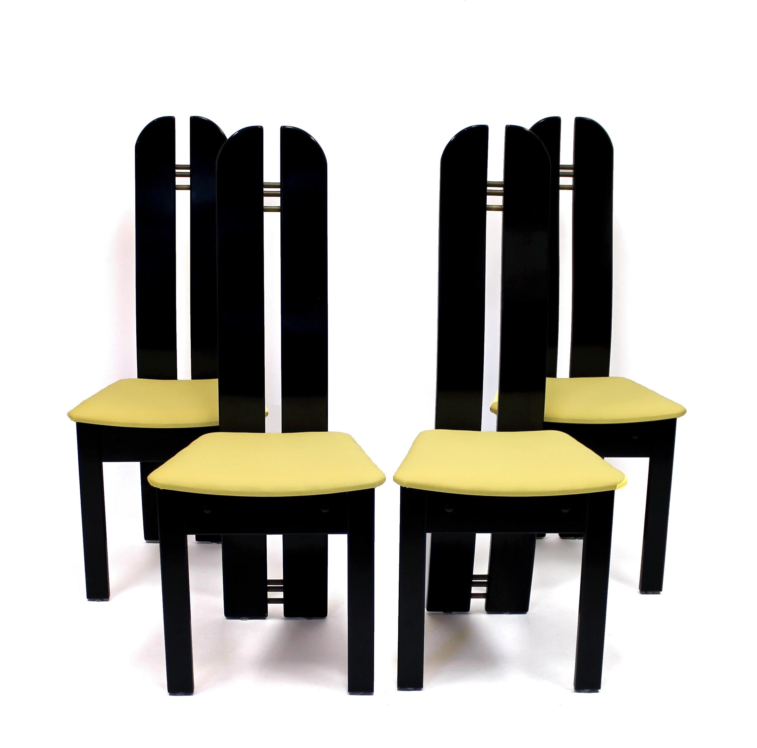 Set of 4 High Back Postmodern Chairs Form Mørkøv Møbelindustri Aps, 1980s In Good Condition For Sale In Uppsala, SE