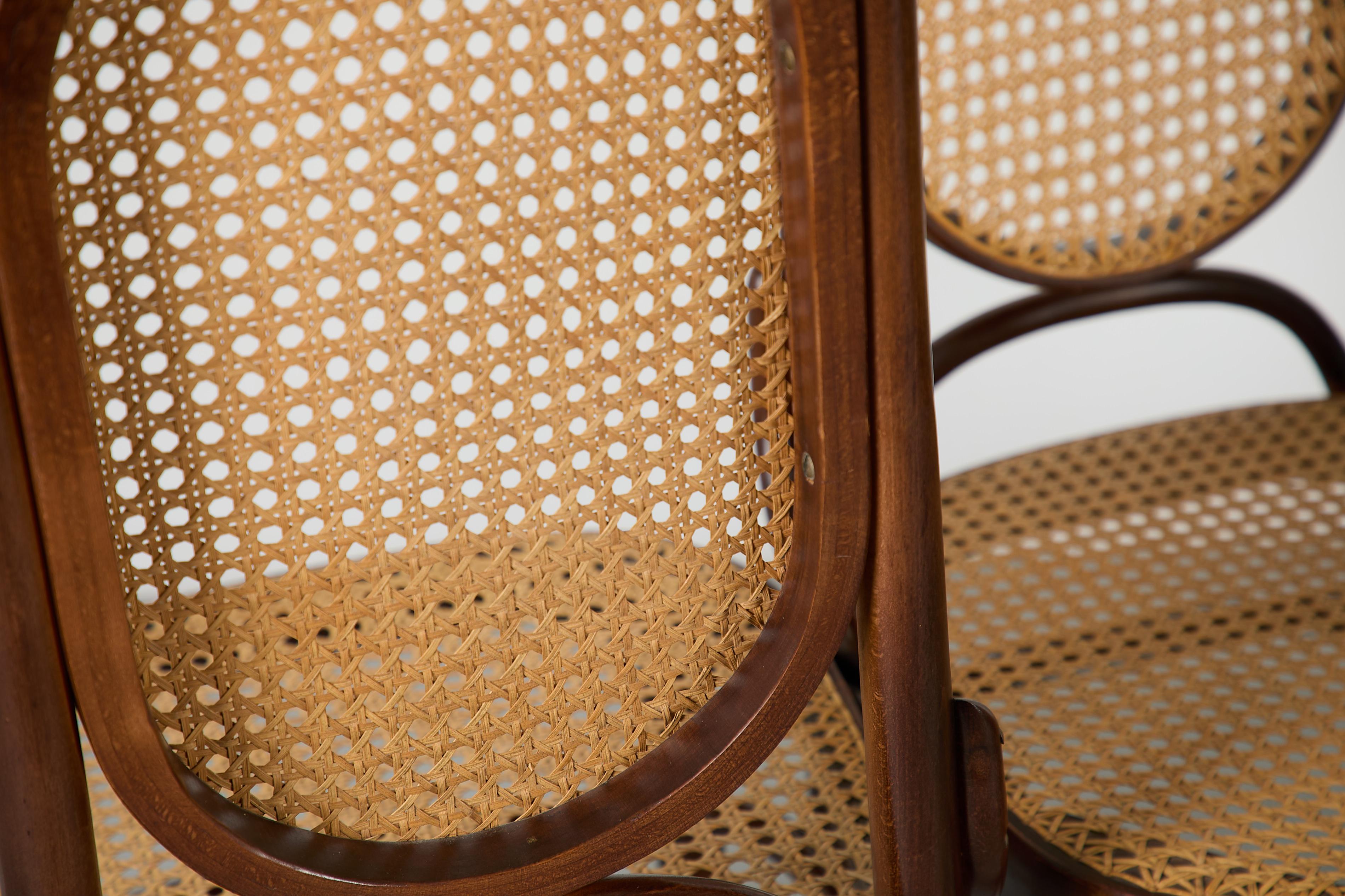 Set aus 4 Thonet Stühlen mit hoher Rückenlehne und Rohrsesseln im Angebot 5