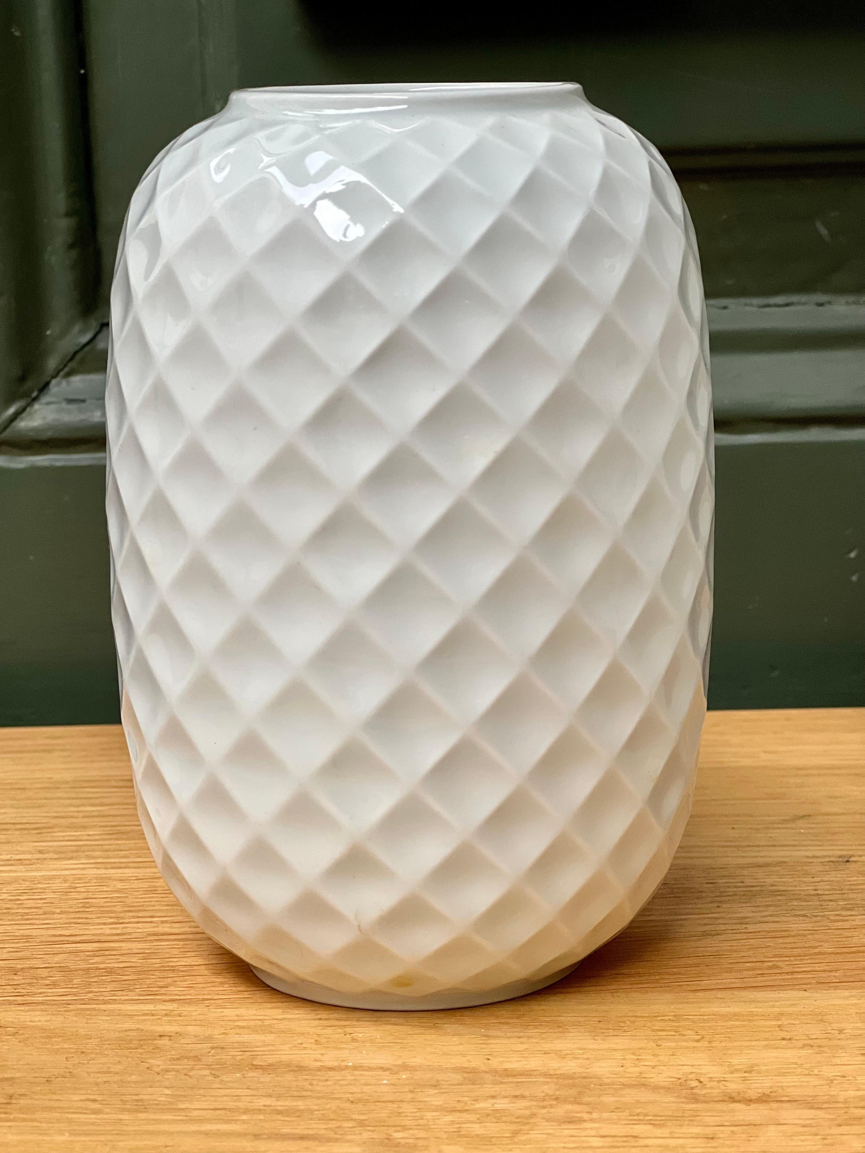 Set of 4 Holiday Vases, White Honeycomb Relief., Porcelain, Thomas/Germany 1960 For Sale 4