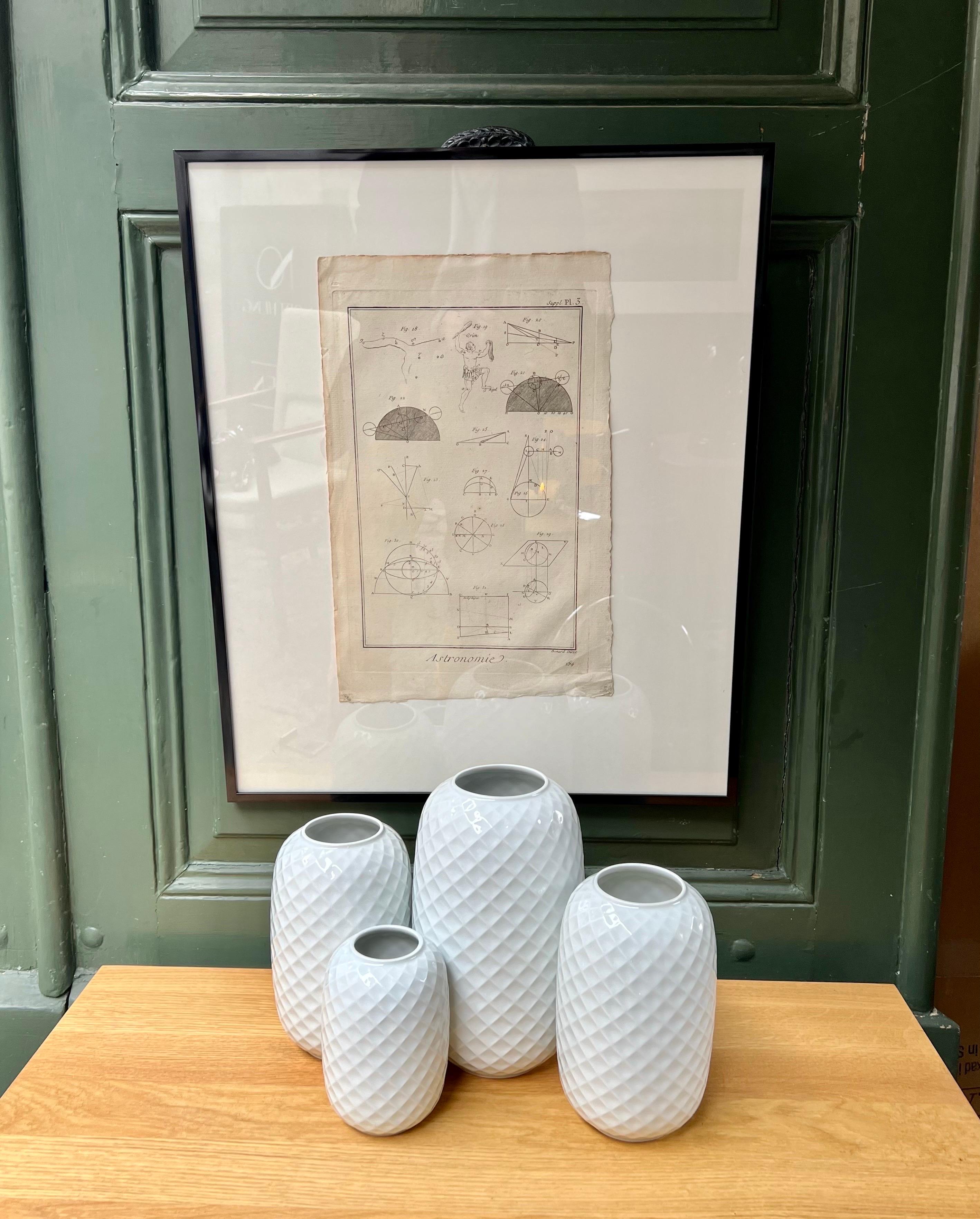 Set of 4 Holiday Vases, White Honeycomb Relief., Porcelain, Thomas/Germany 1960 In Good Condition For Sale In Basel, BS