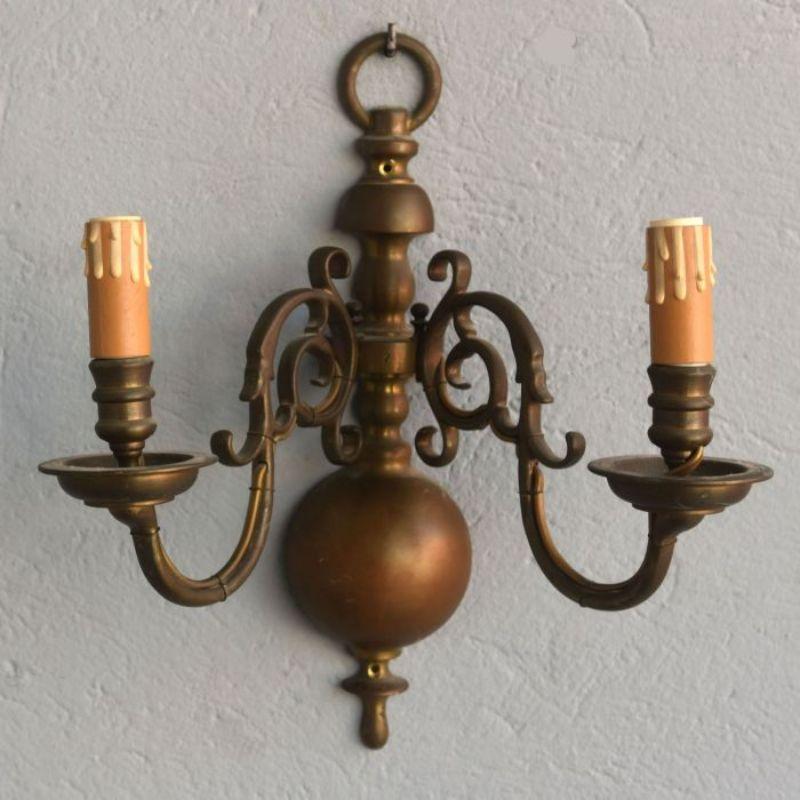Series of 4 Dutch wall lights in bronze 2 lights, height 40 cm for a width of 33 cm and a depth of 21 cm.

Additional information:
Material: copper & brass
Style: 1940s to 1960s.