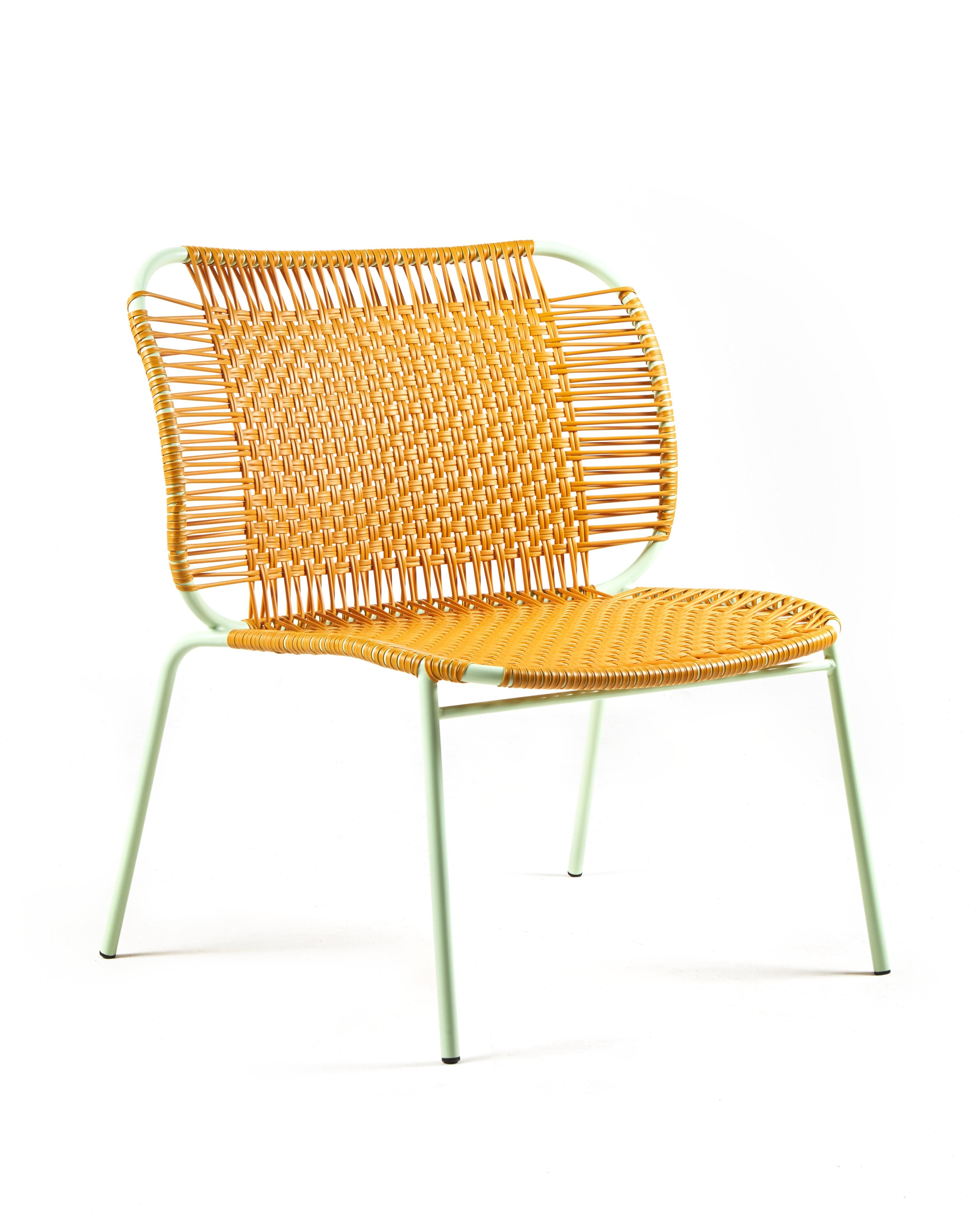 Ensemble de 4 chaises basses Honey cielo lounge de Sebastian Herkner
Matériaux : Tubes d'acier galvanisés et revêtus de poudre. Les cordes en PVC sont fabriquées à partir de plastique recyclé.
Technique : Fabriqué à partir de plastique recyclé et