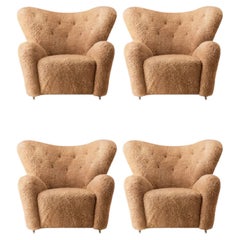 Juego de 4 tumbonas de piel de oveja miel The Tired Man Lounge Chair by Lassen