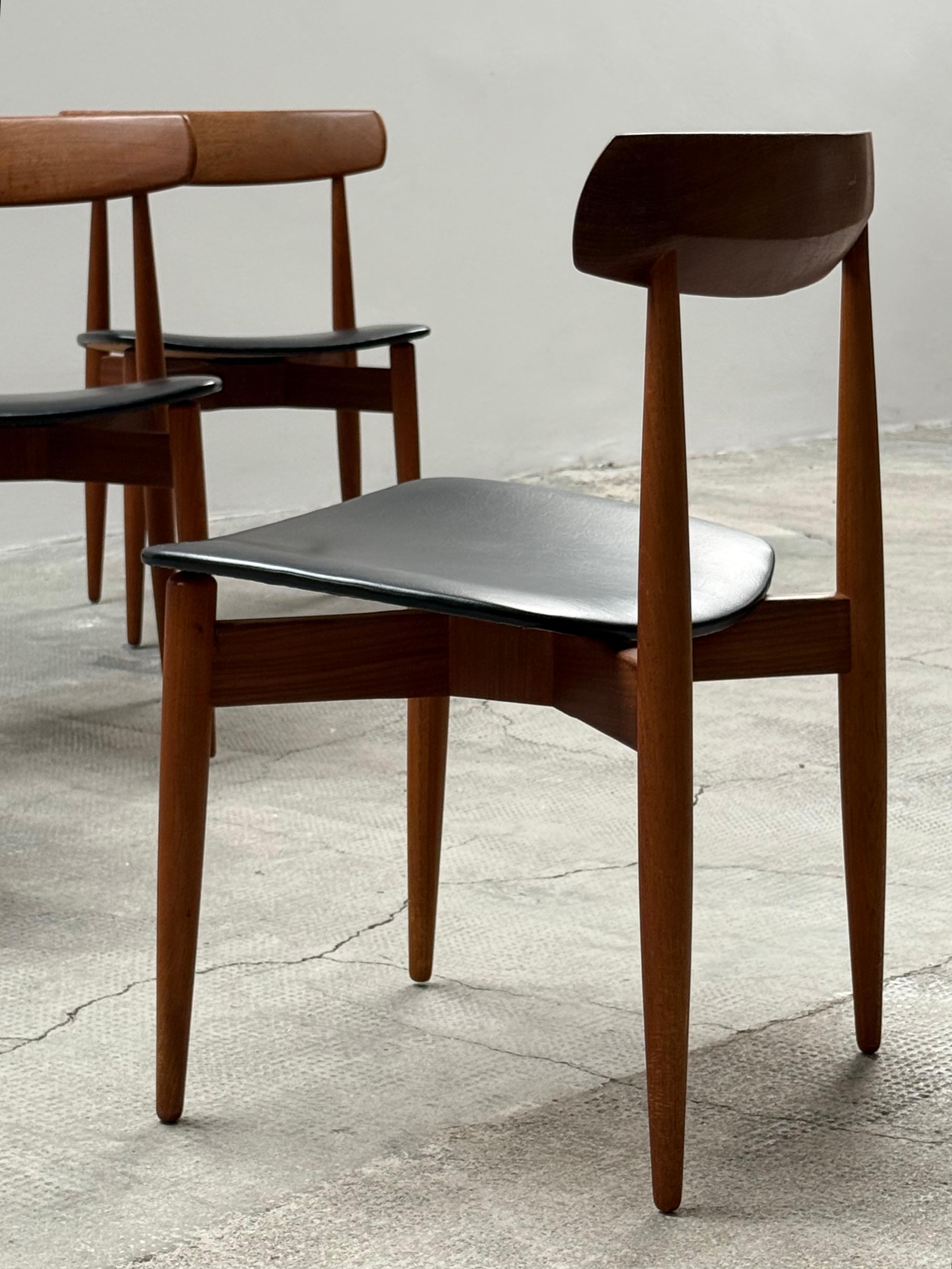 SET OF 4 H.W. KLEIN FOR BRAMIN TEAK WOOD DINING CHAIRS, DENMARK 1960s For Sale 3