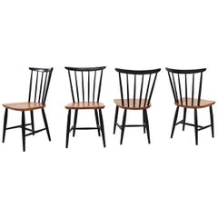Ensemble de 4 chaises de salle à manger à dossier fuseau de style Ilmari Tapiovaara