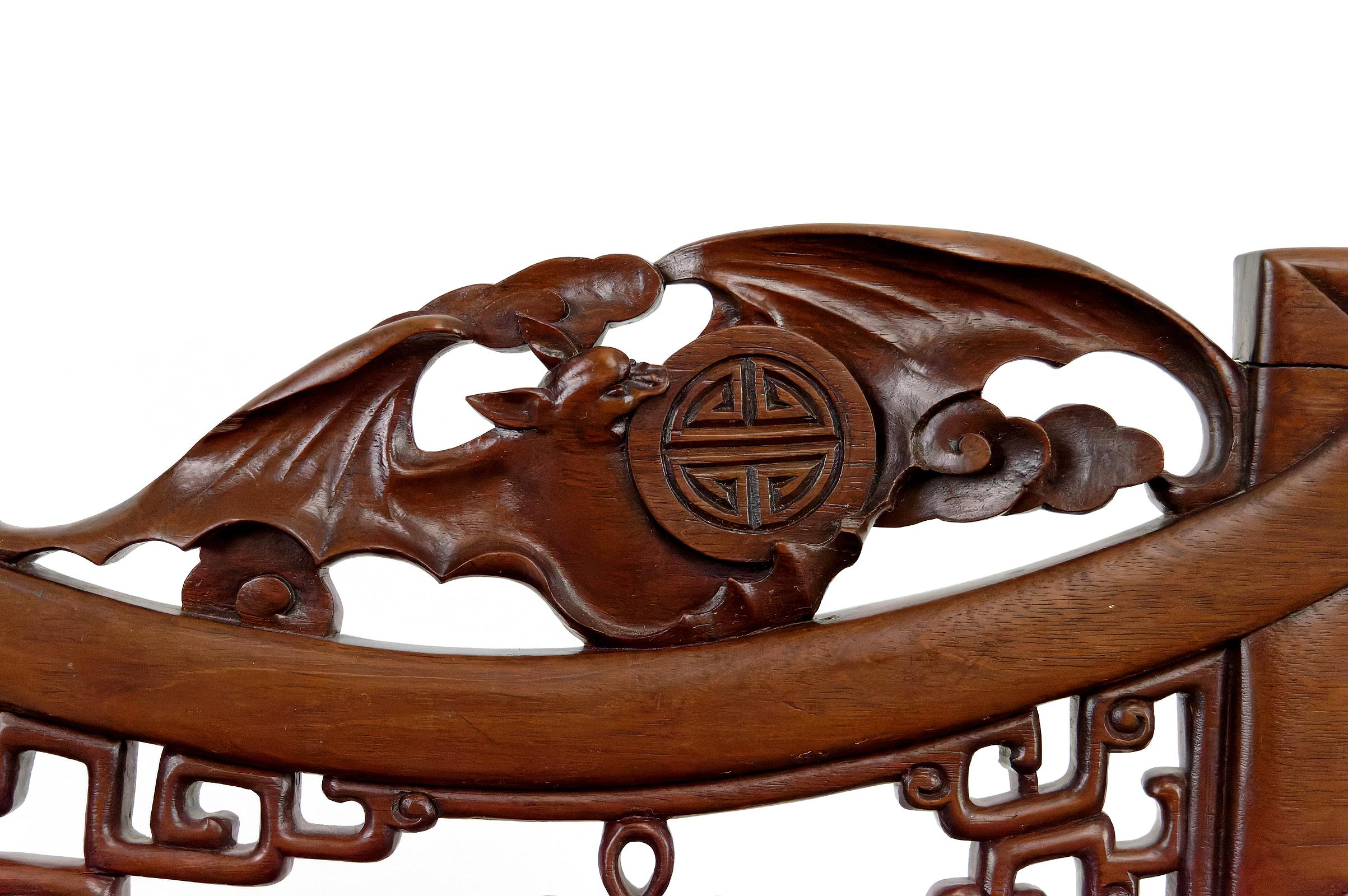 Ensemble de 4 importants fauteuils asiatiques avec chauves-souris et grues, Indochine, Circa 1880 en vente 3