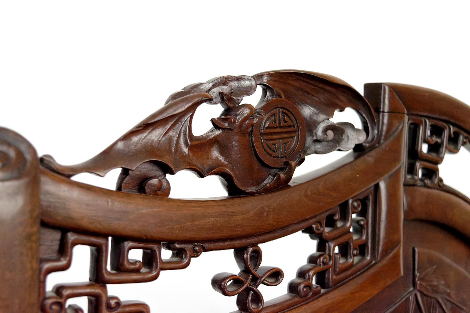 Ensemble de 4 importants fauteuils asiatiques avec chauves-souris et grues, Indochine, Circa 1880 en vente 4