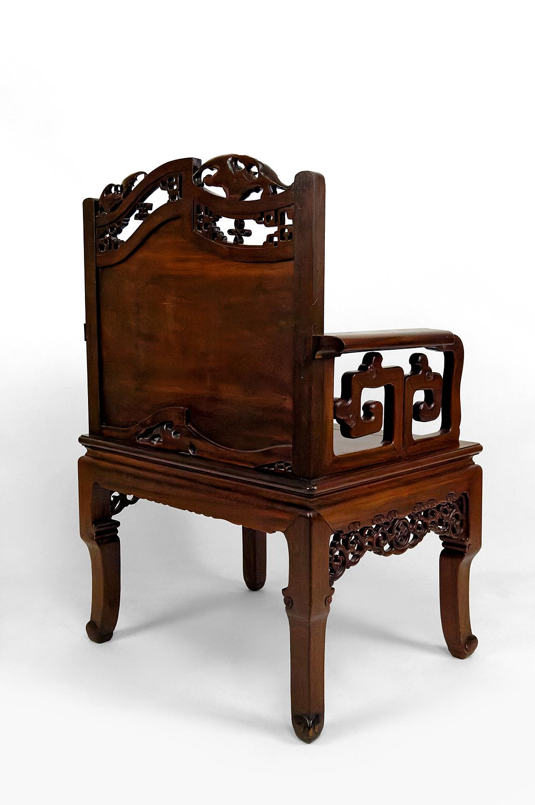 Fin du XIXe siècle Ensemble de 4 importants fauteuils asiatiques avec chauves-souris et grues, Indochine, Circa 1880 en vente
