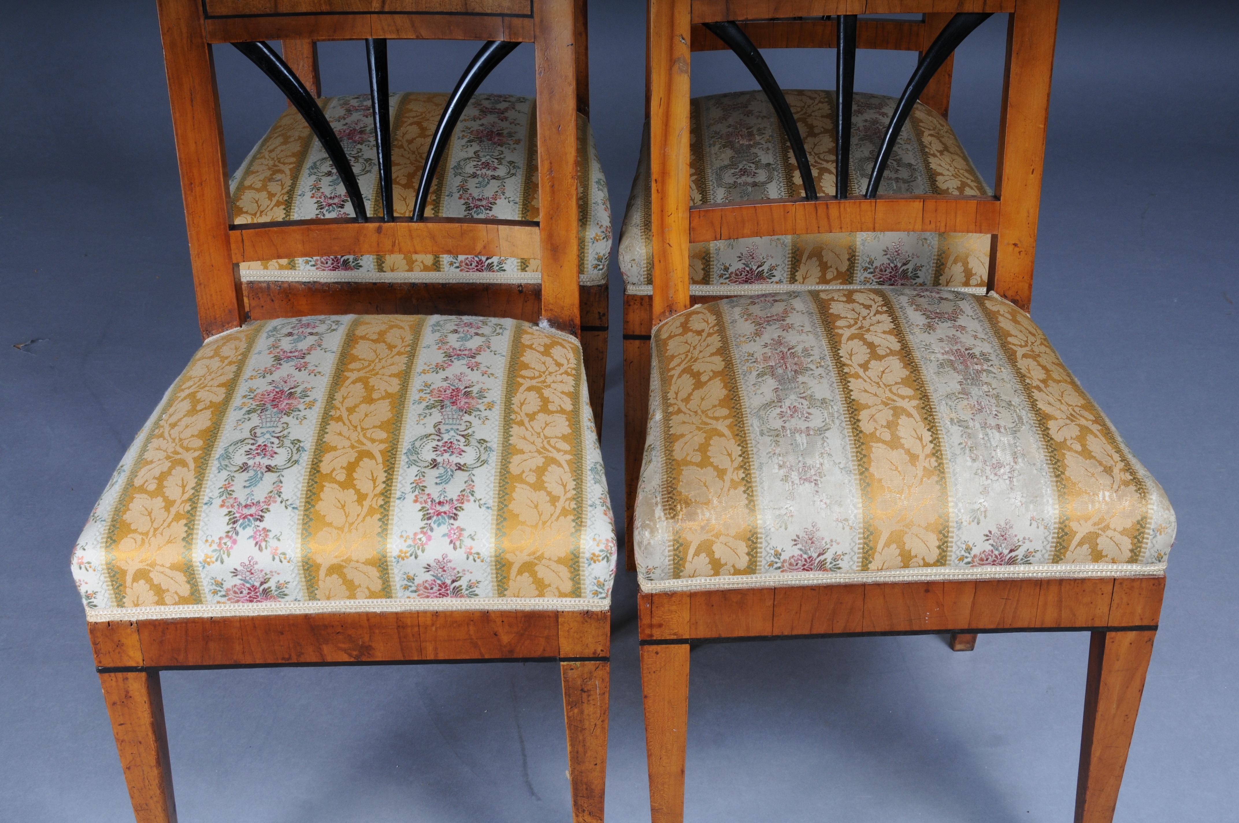 Satz von 4 beeindruckenden Biedermeier-Stühlen aus Kirschbaumholz und ebonisiert um 1 (Deutsch) im Angebot