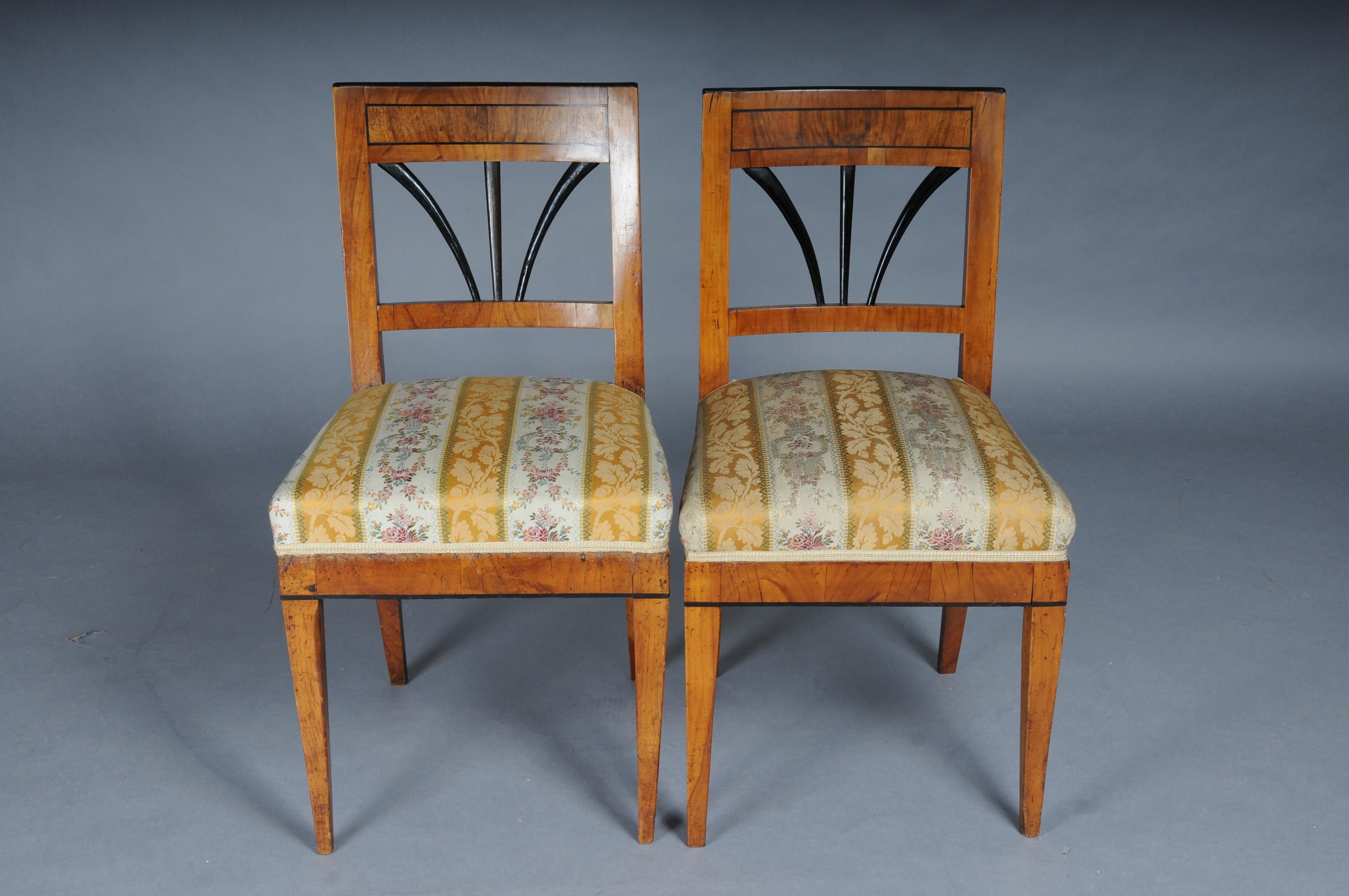 Satz von 4 beeindruckenden Biedermeier-Stühlen aus Kirschbaumholz und ebonisiert um 1 (Ebonisiert) im Angebot