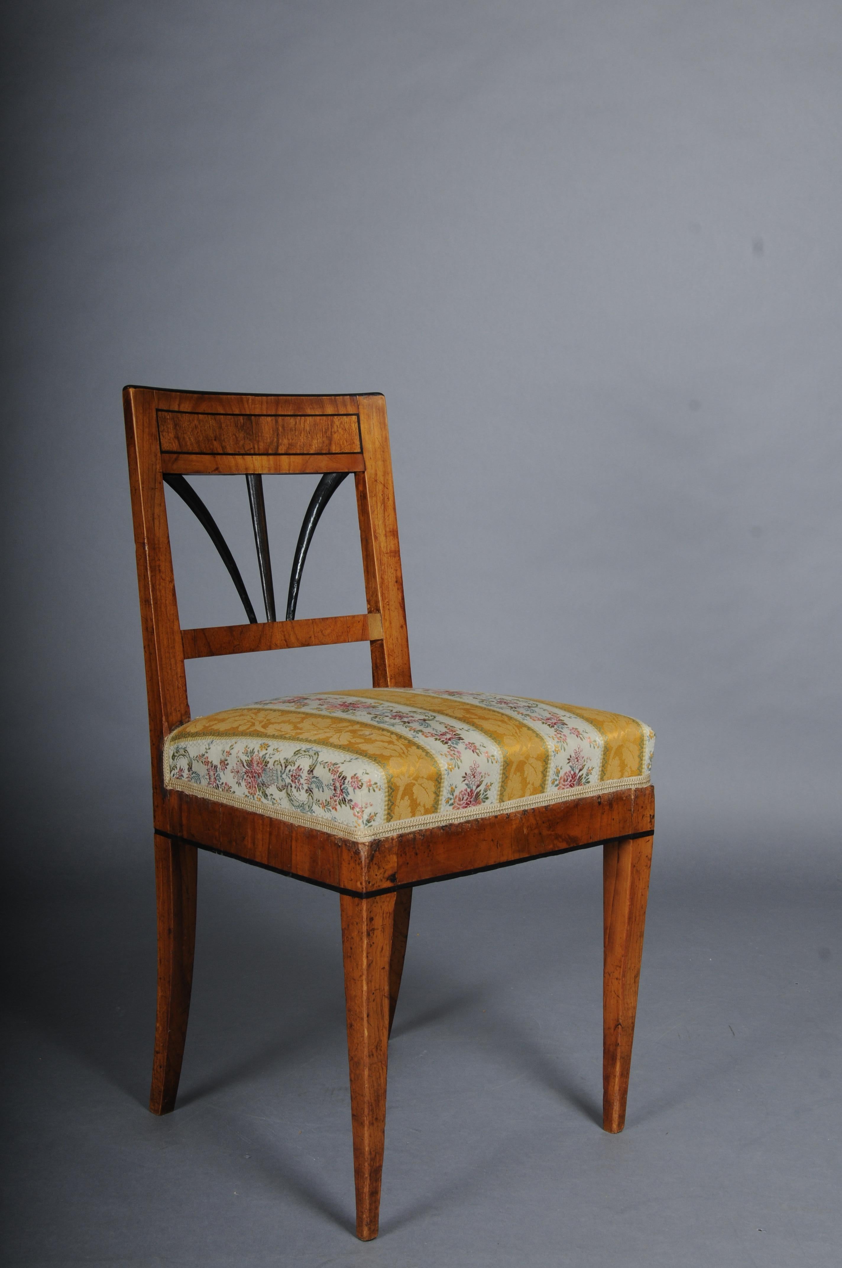 Satz von 4 beeindruckenden Biedermeier-Stühlen aus Kirschbaumholz und ebonisiert um 1 im Angebot 2