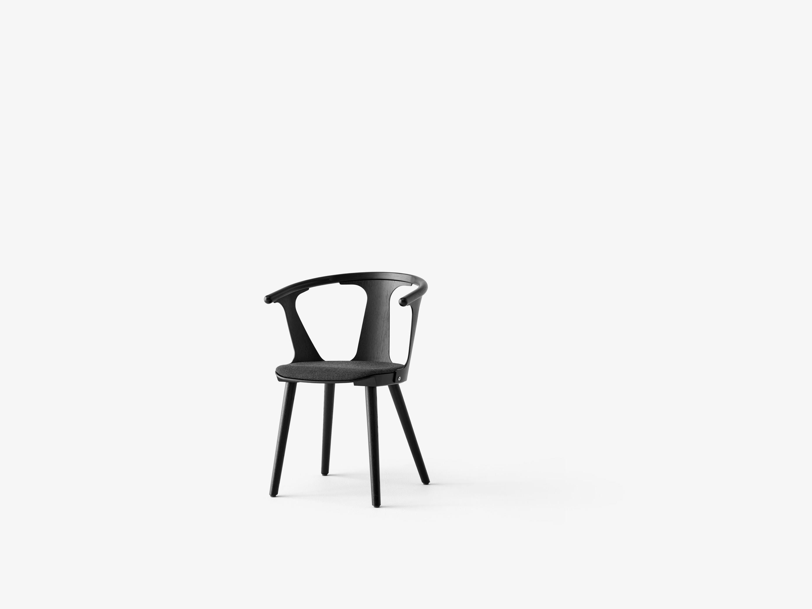Chêne Set de 4 chaises In Between Sk2, Oak laqué noir et Kvadrat - Fiord 191 pour AT&T en vente