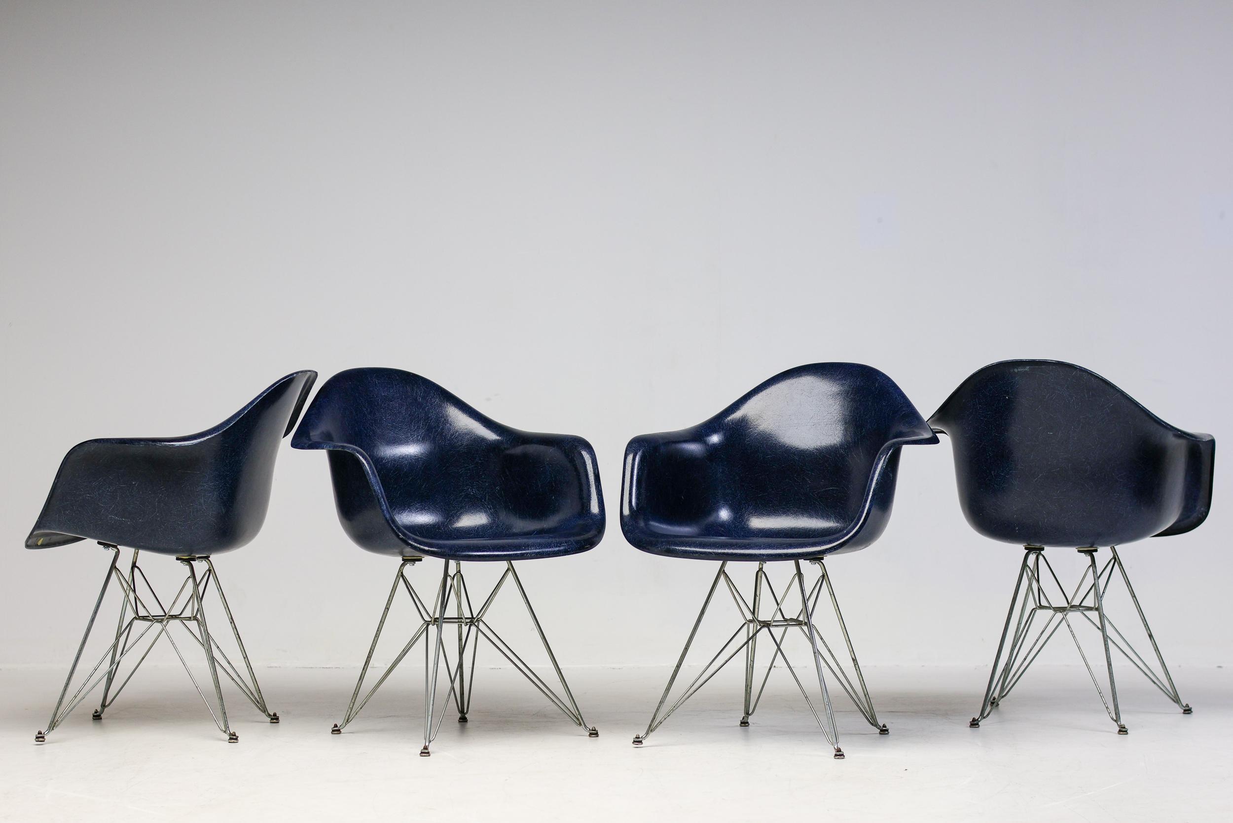 Wonderful matching set of 4 DAR (Dining Armchair Rod) chairs in beautiful indigo blue fiberglass designed by Charles & Ray Eames for Herman Miller.
The Eiffel bases are made in zinc plated steel rod that has aged to a very attractive dull clouded