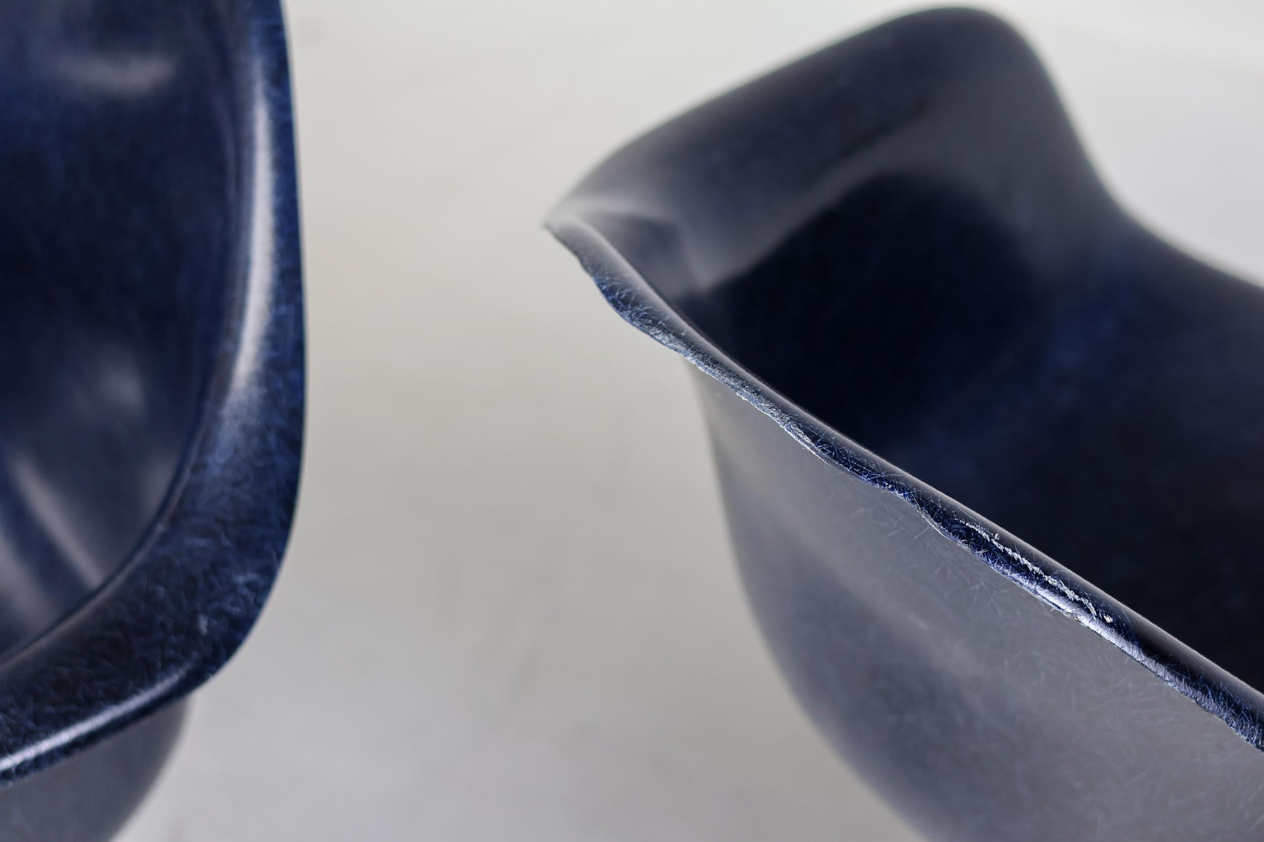 20th Century Set of 4 Indigo Herman Miller Eames Fiberglass DAR Chairs, Zinc Eiffel Base