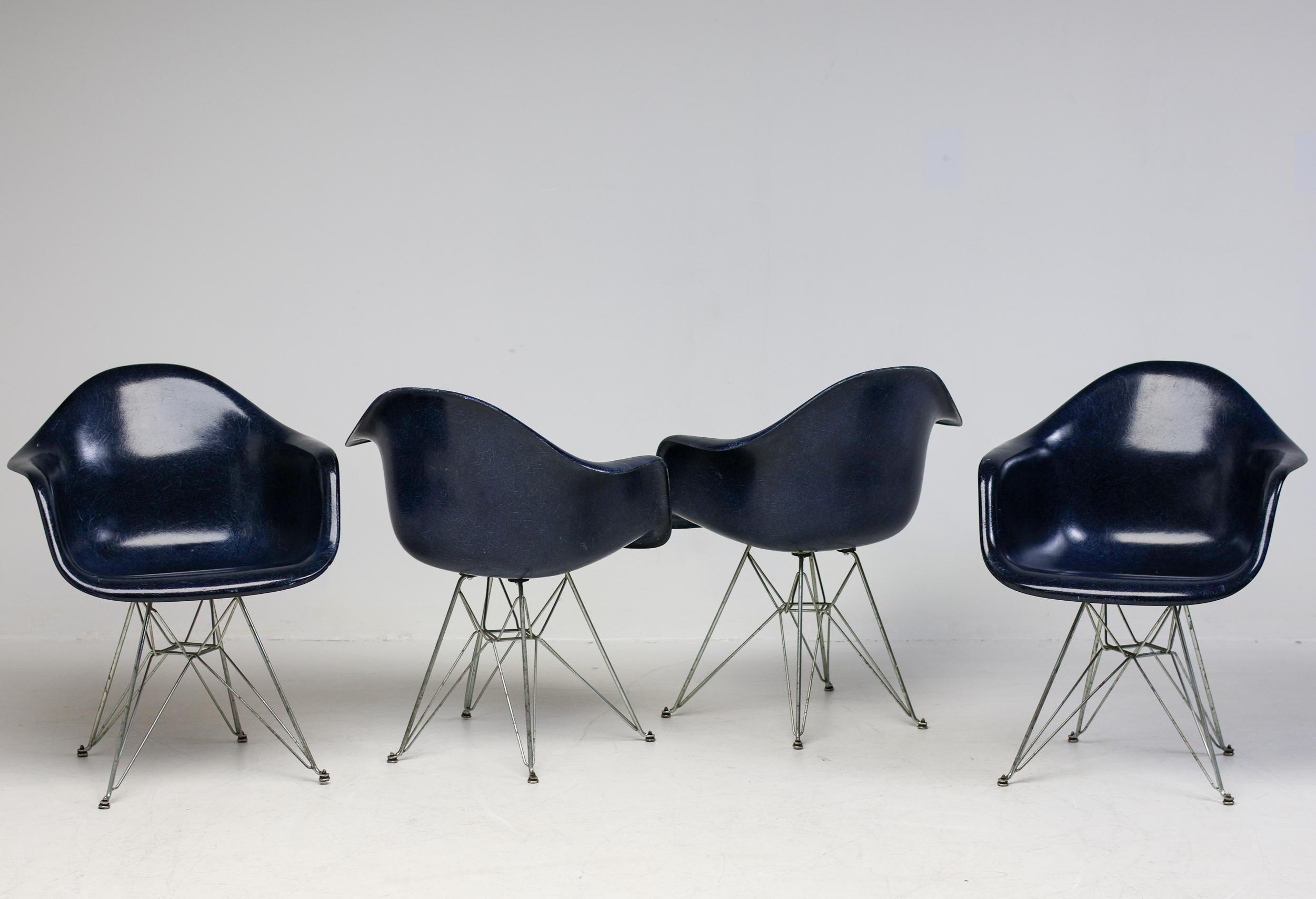 Steel Set of 4 Indigo Herman Miller Eames Fiberglass DAR Chairs, Zinc Eiffel Base