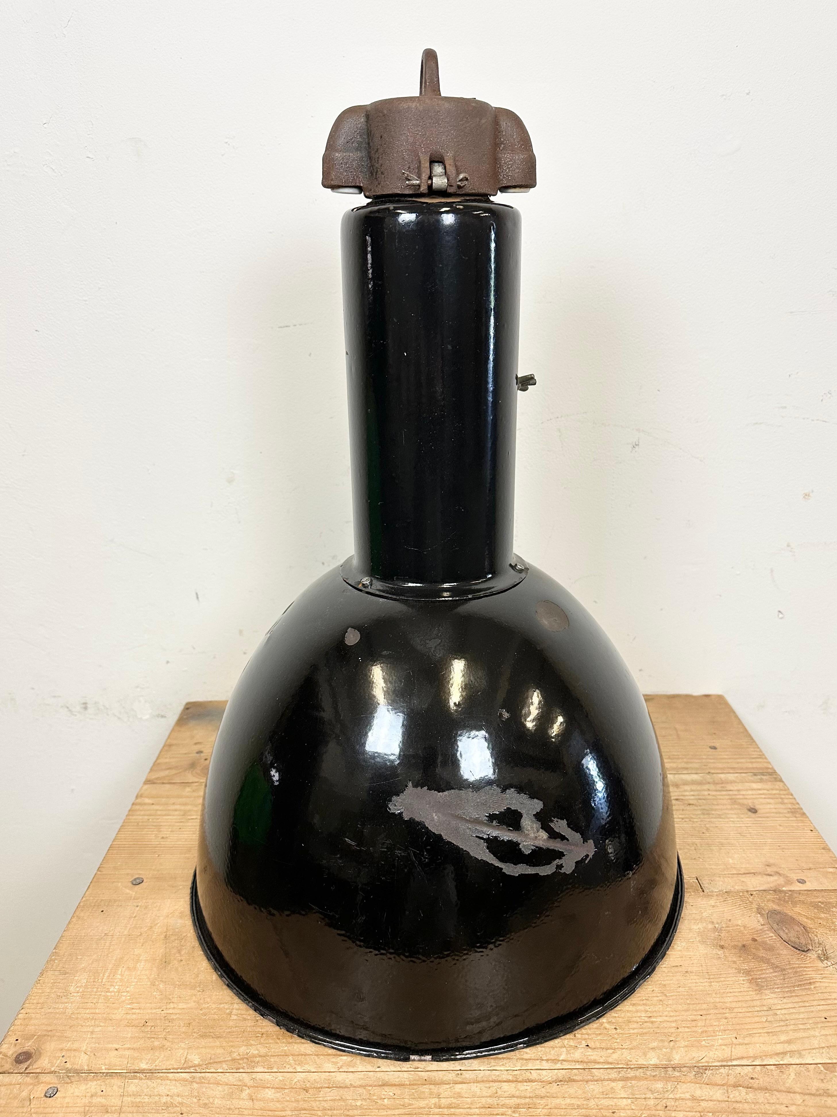 Set of 4 Industrial Bauhaus Black Enamel Pendant Lamps, 1950s For Sale 4