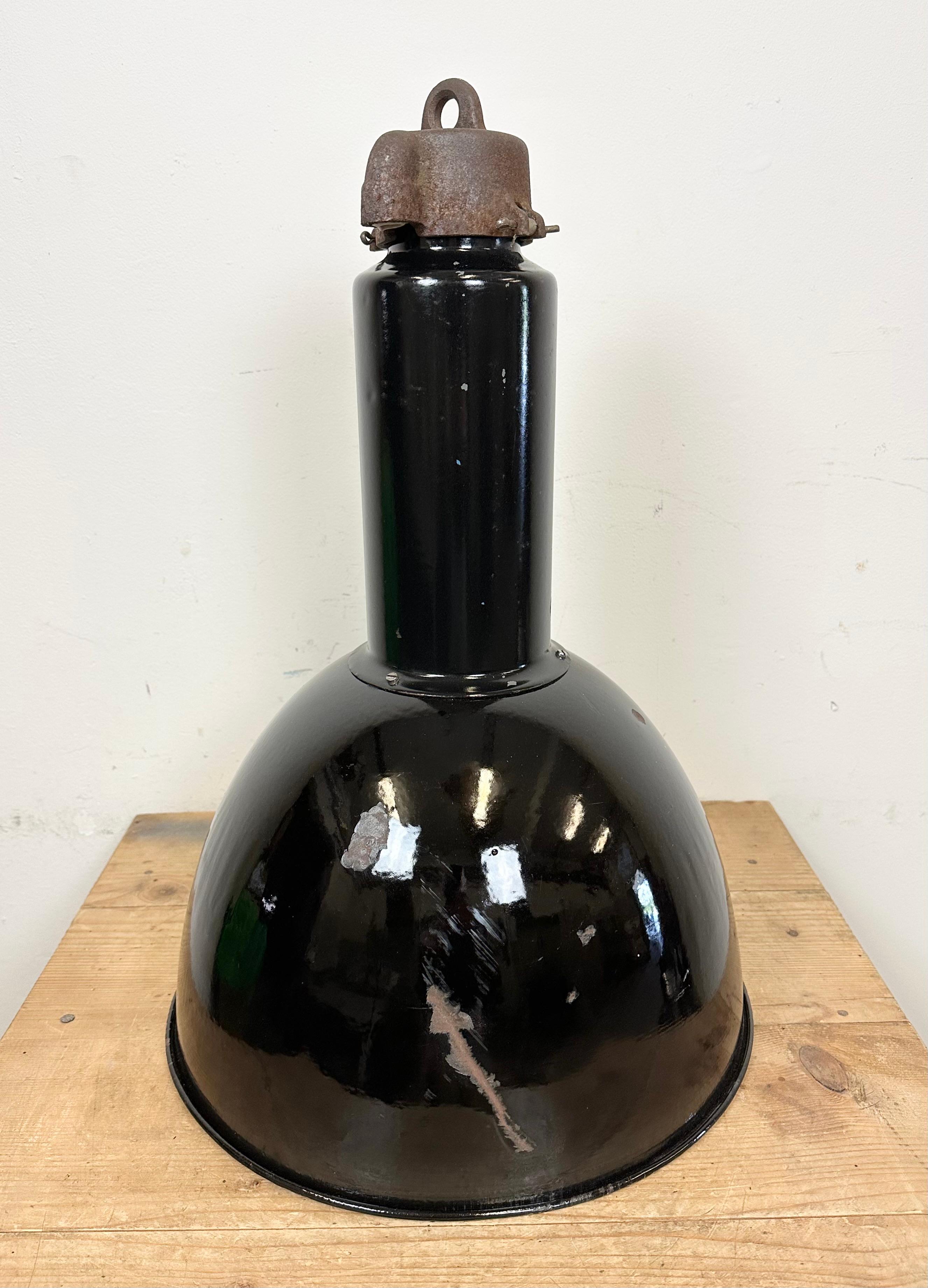 Set of 4 Industrial Bauhaus Black Enamel Pendant Lamps, 1950s For Sale 7