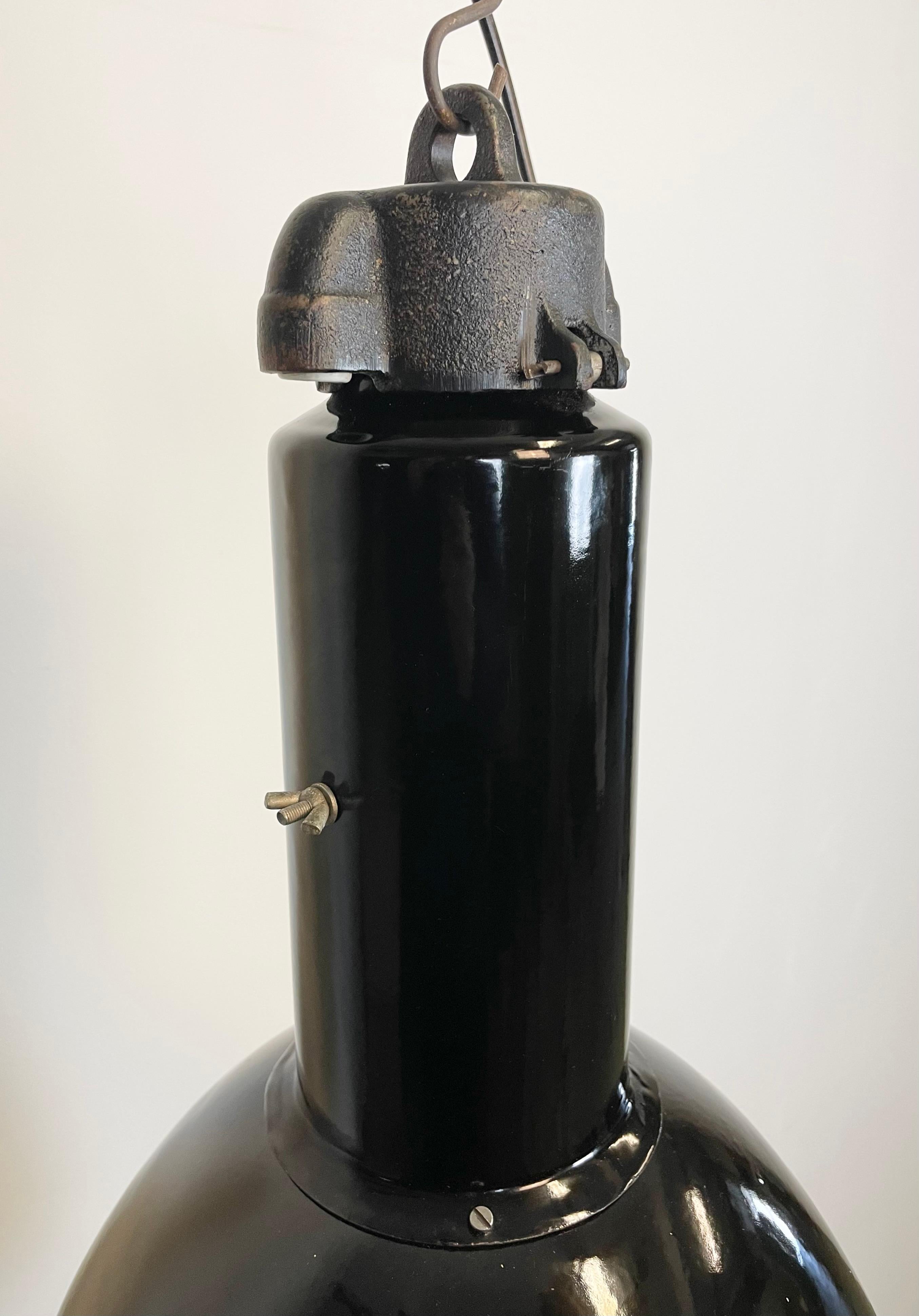 Set of 4 Industrial Bauhaus Black Enamel Pendant Lamps, 1960s For Sale 1