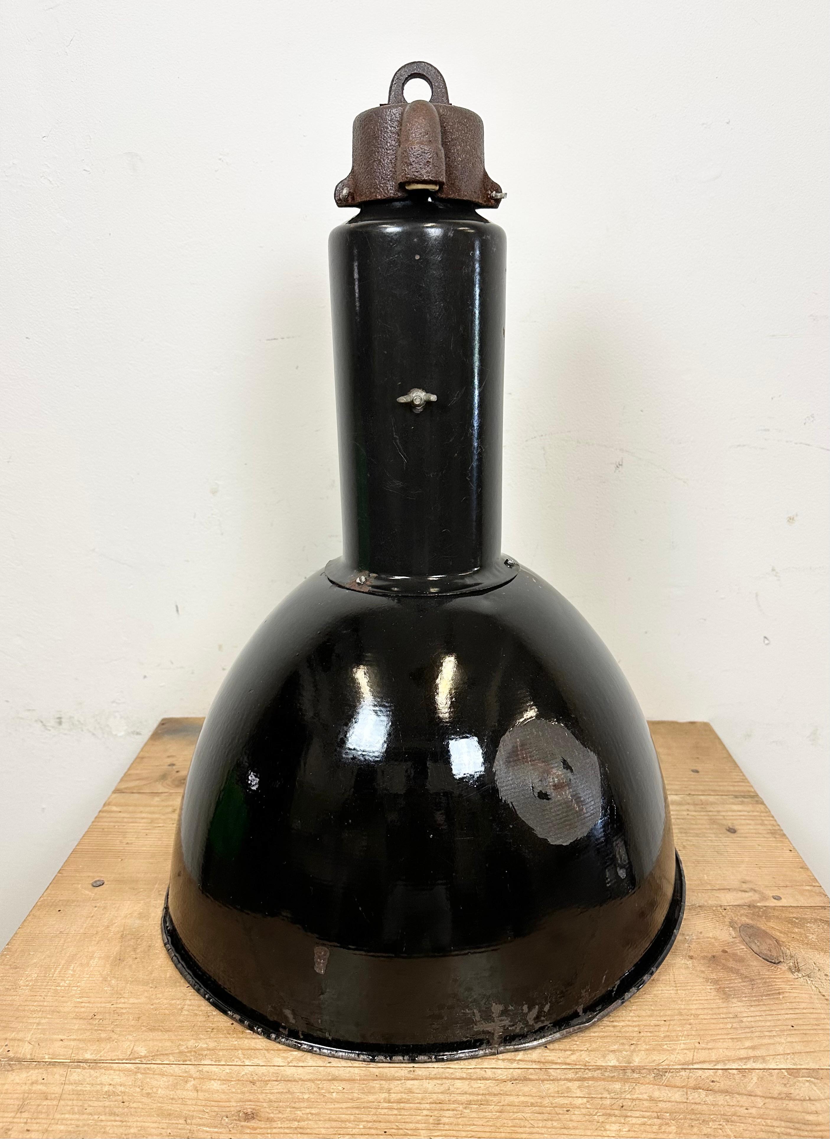 Set of 4 Industrial Bauhaus Black Enamel Pendant Lamps, 1950s For Sale 1