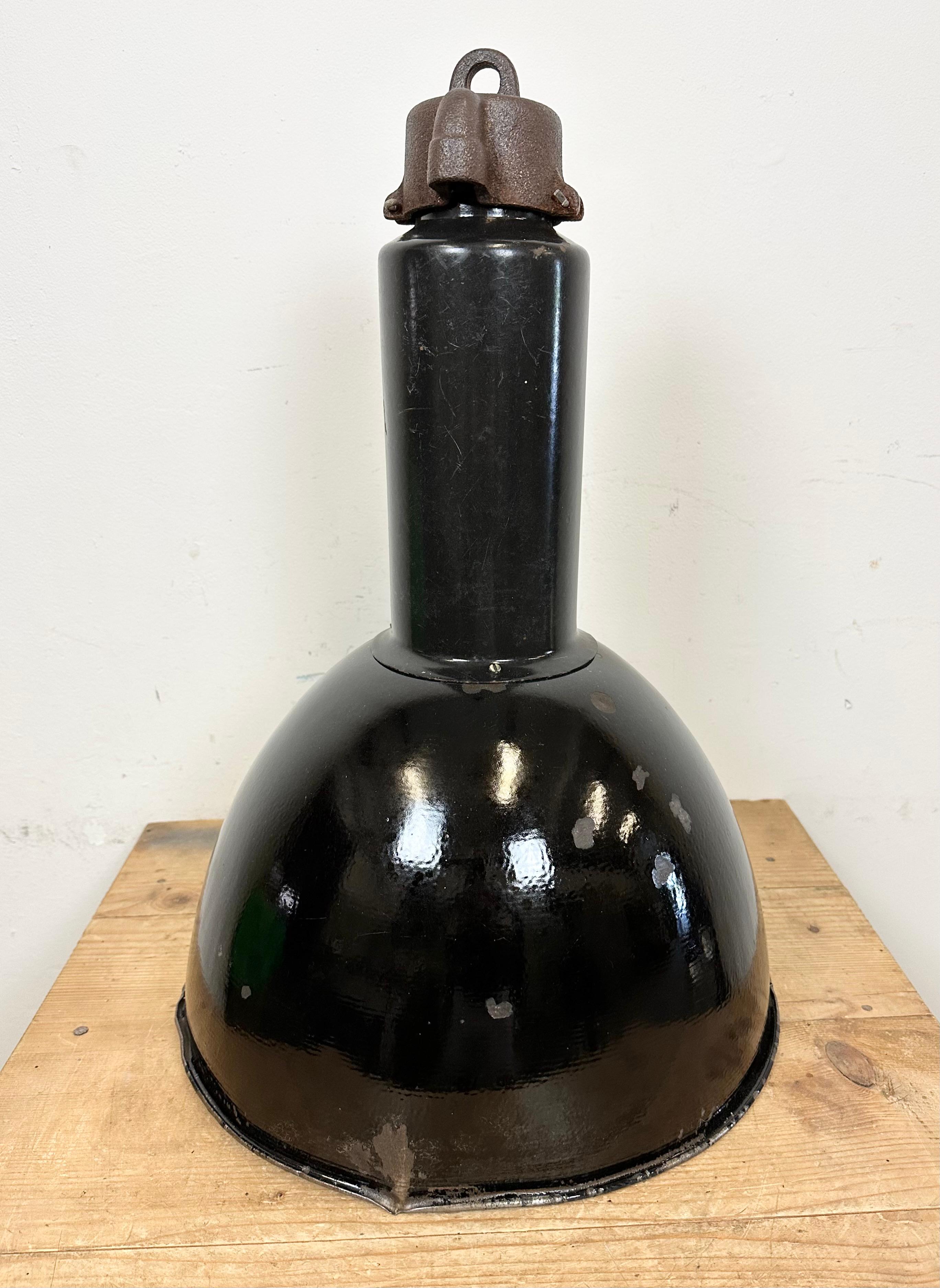 Set of 4 Industrial Bauhaus Black Enamel Pendant Lamps, 1950s For Sale 2