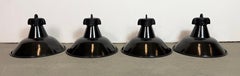 Set di 4 lampade industriali in smalto nero con piano in ghisa, anni '50