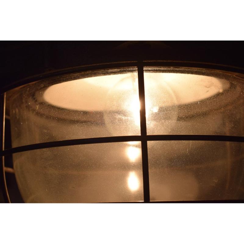 Set di 4 lampade a sospensione industriali a globo in ghisa, 1960 In condizioni ottime in vendita a Andrézieux-Bouthéon, FR