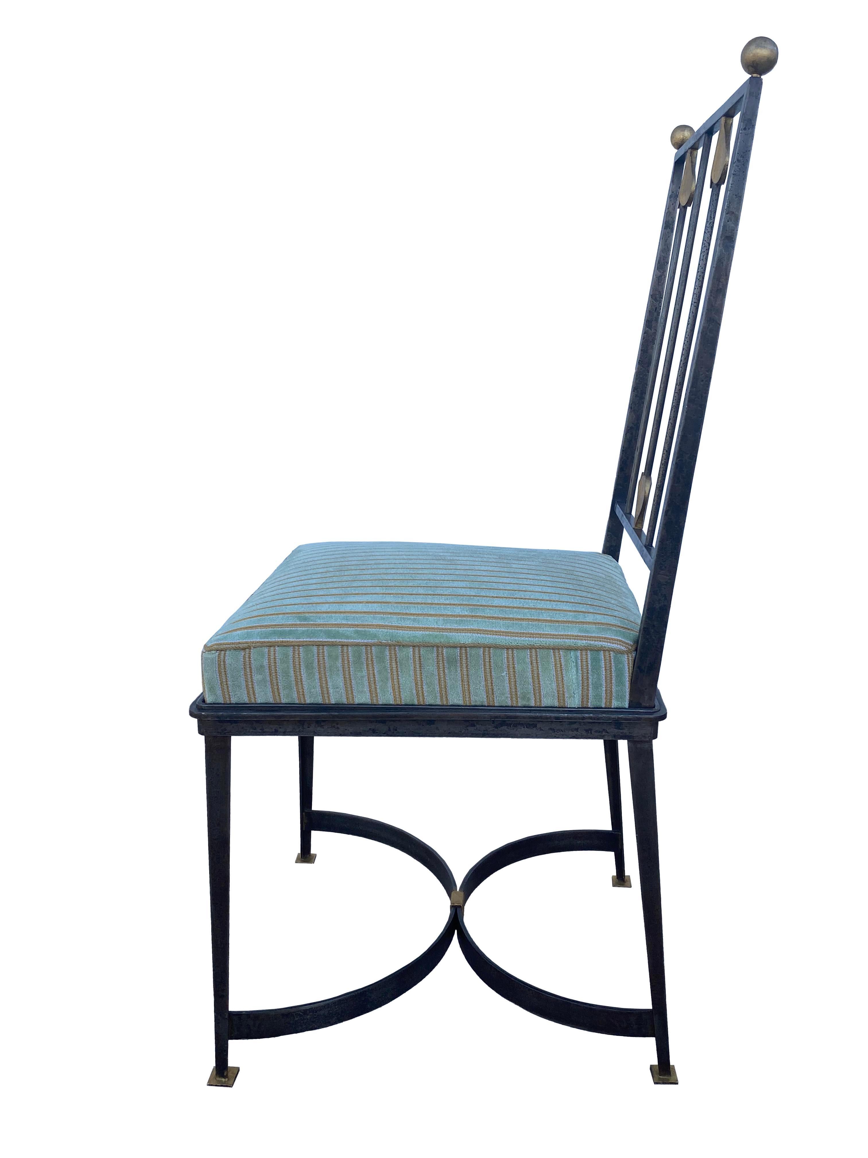 Tappezzeria Set di 4 sedie in ferro con tessuto in velluto a righe Rose Tarlow in vendita