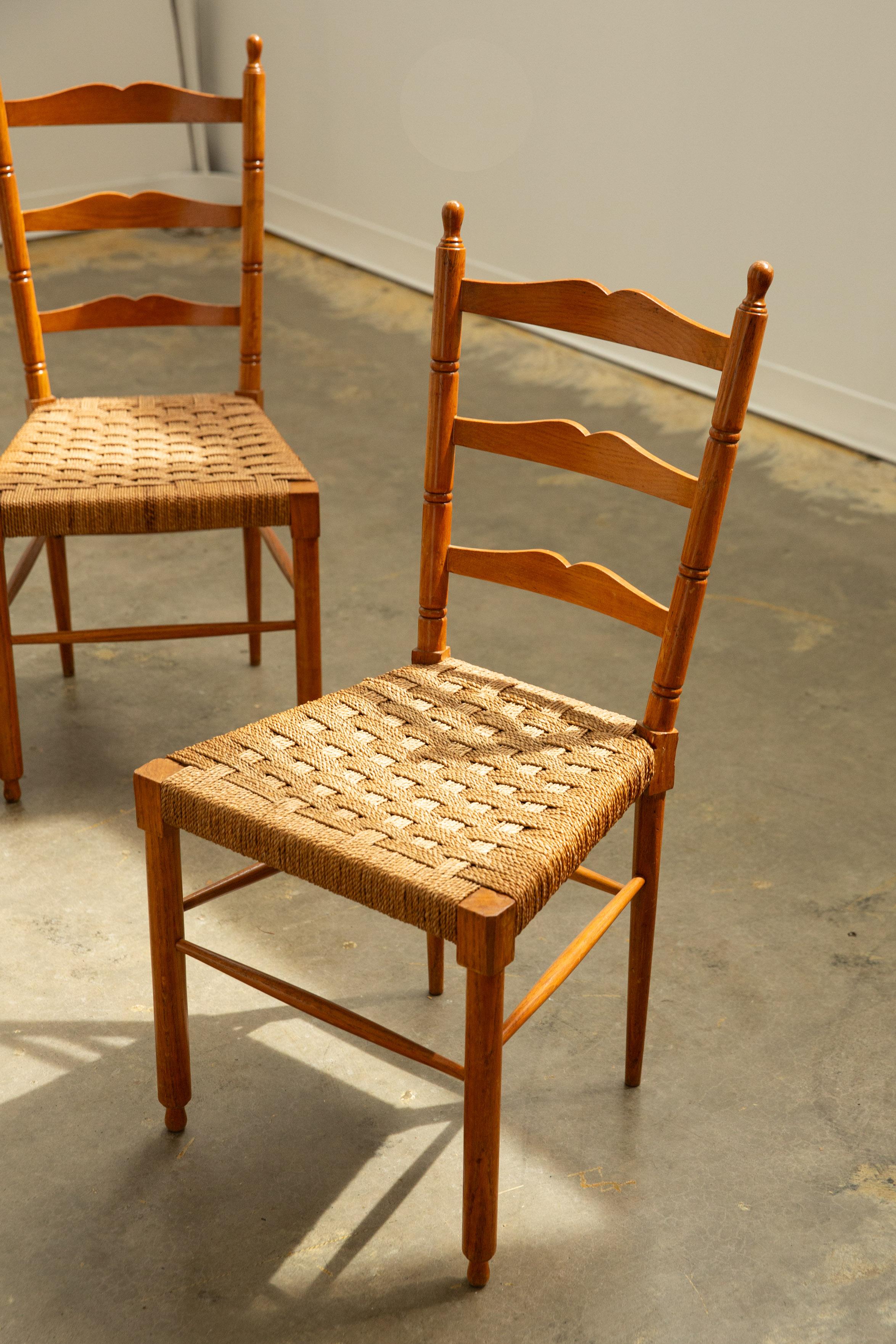 Mid-Century Modern Ensemble de 4 chaises de salle à manger italiennes en jute cordé, vers 1950 en vente