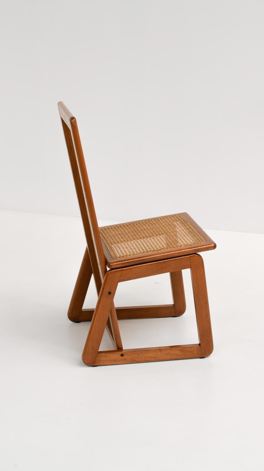 Fin du 20e siècle Ensemble de 4 chaises de salle à manger italiennes à haut dossier en bois et rotin, années 1970 en vente