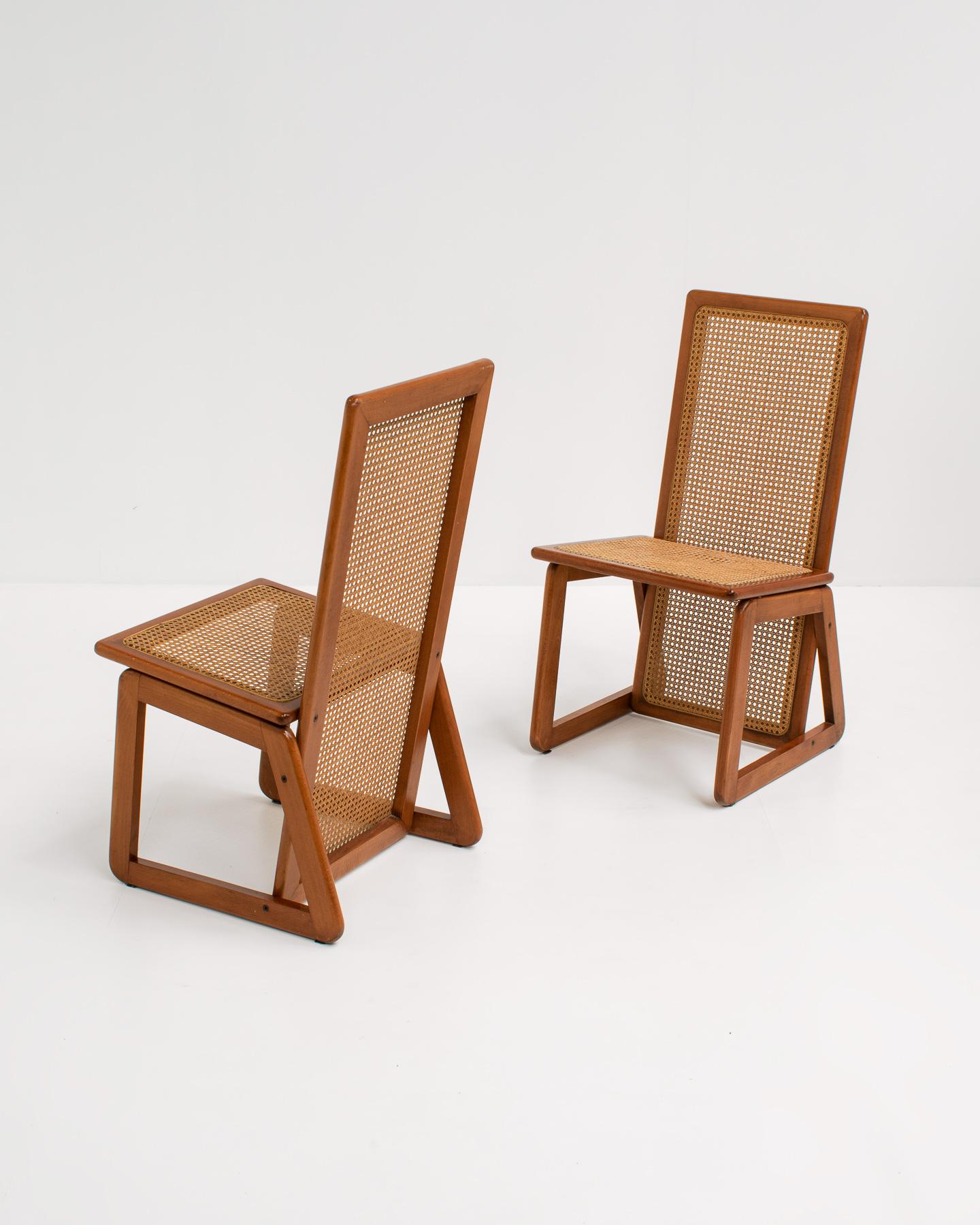 Ensemble de 4 chaises de salle à manger italiennes à haut dossier en bois et rotin, années 1970 en vente 2