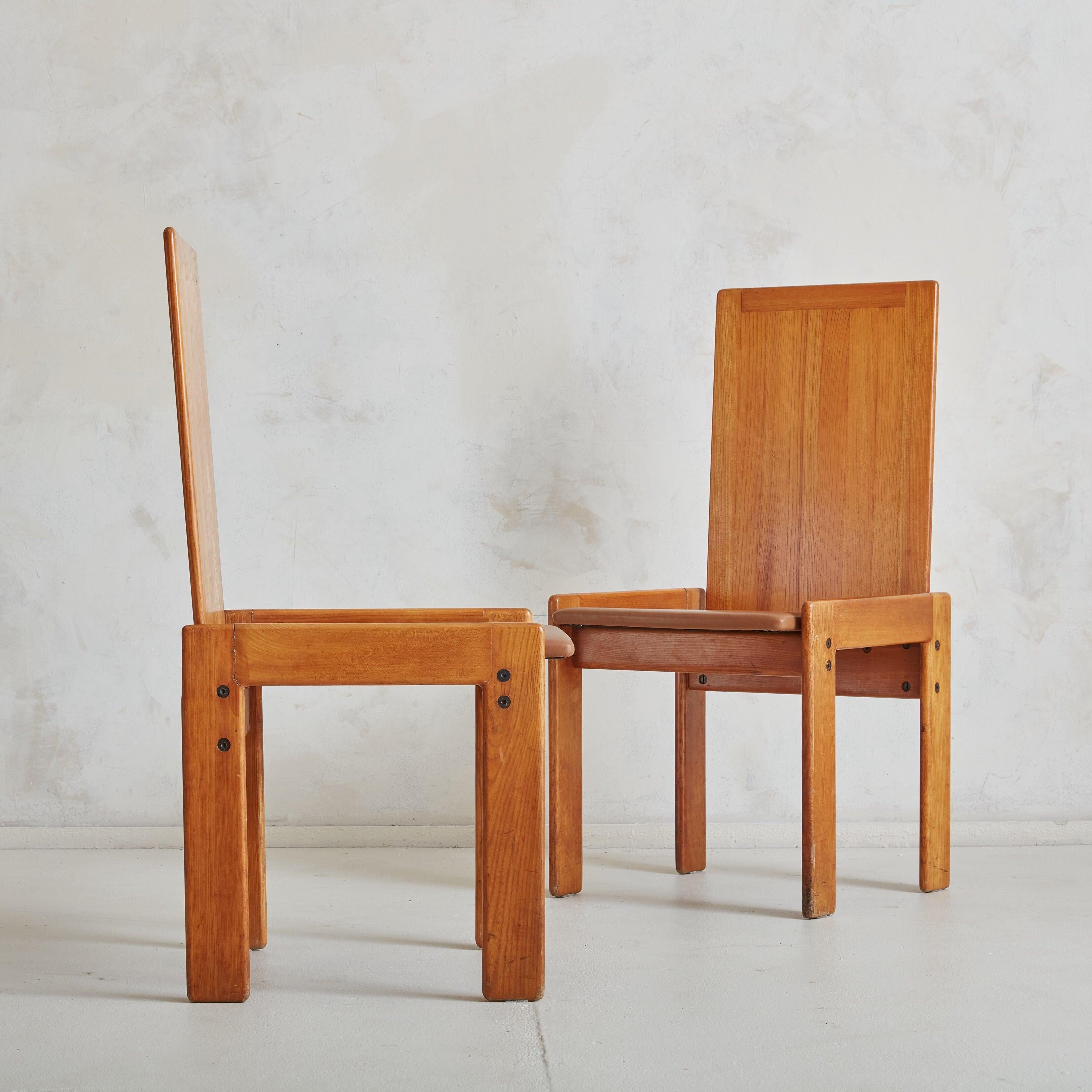 Moderne Ensemble de 4 chaises de salle à manger italiennes en orme et cuir par Romanutti, 1970 en vente